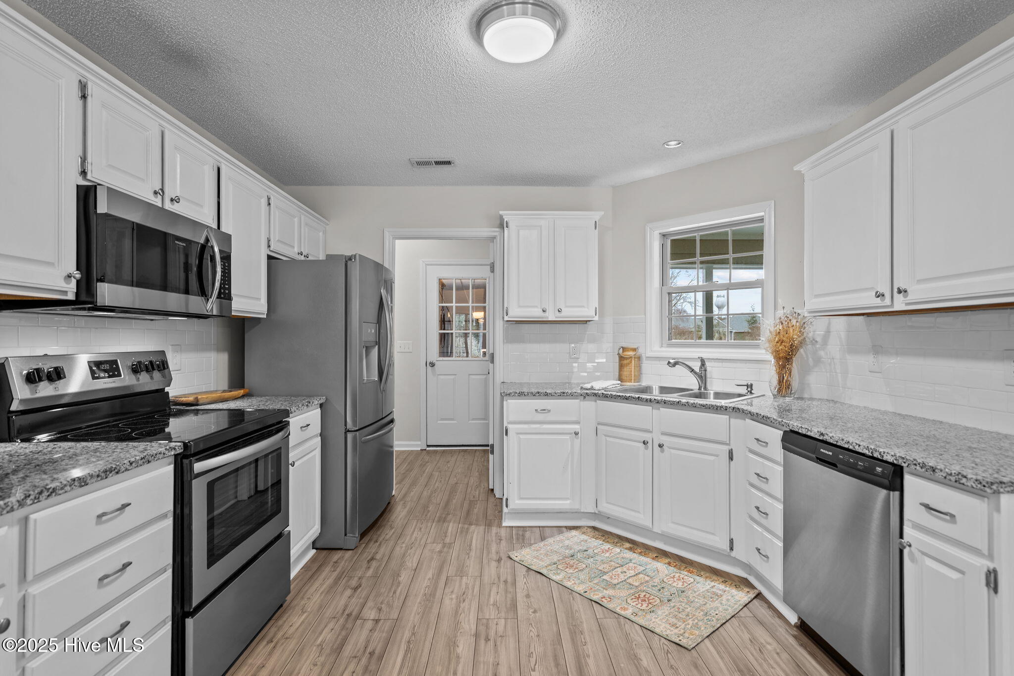 100547152 | Photo 13