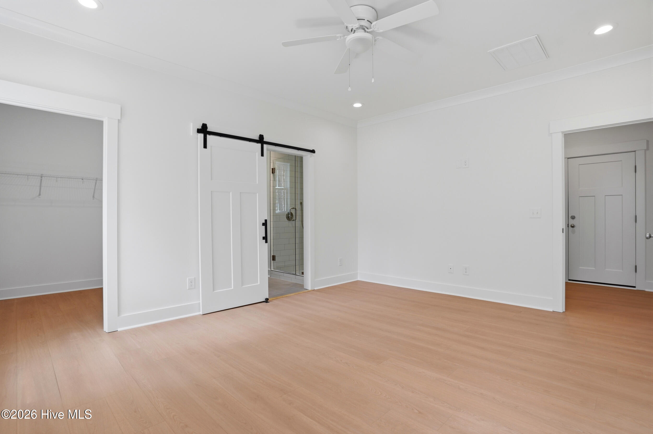 100556928 | Photo 24