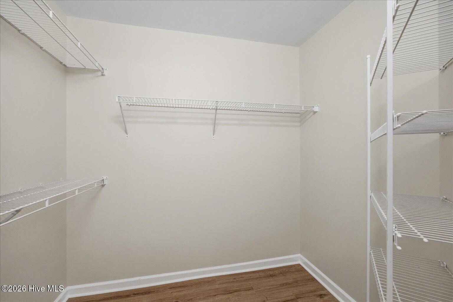 100564069 | Photo 27