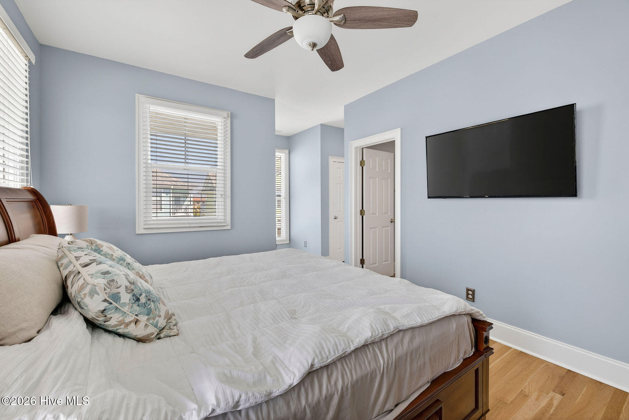 100562225 | Photo 29