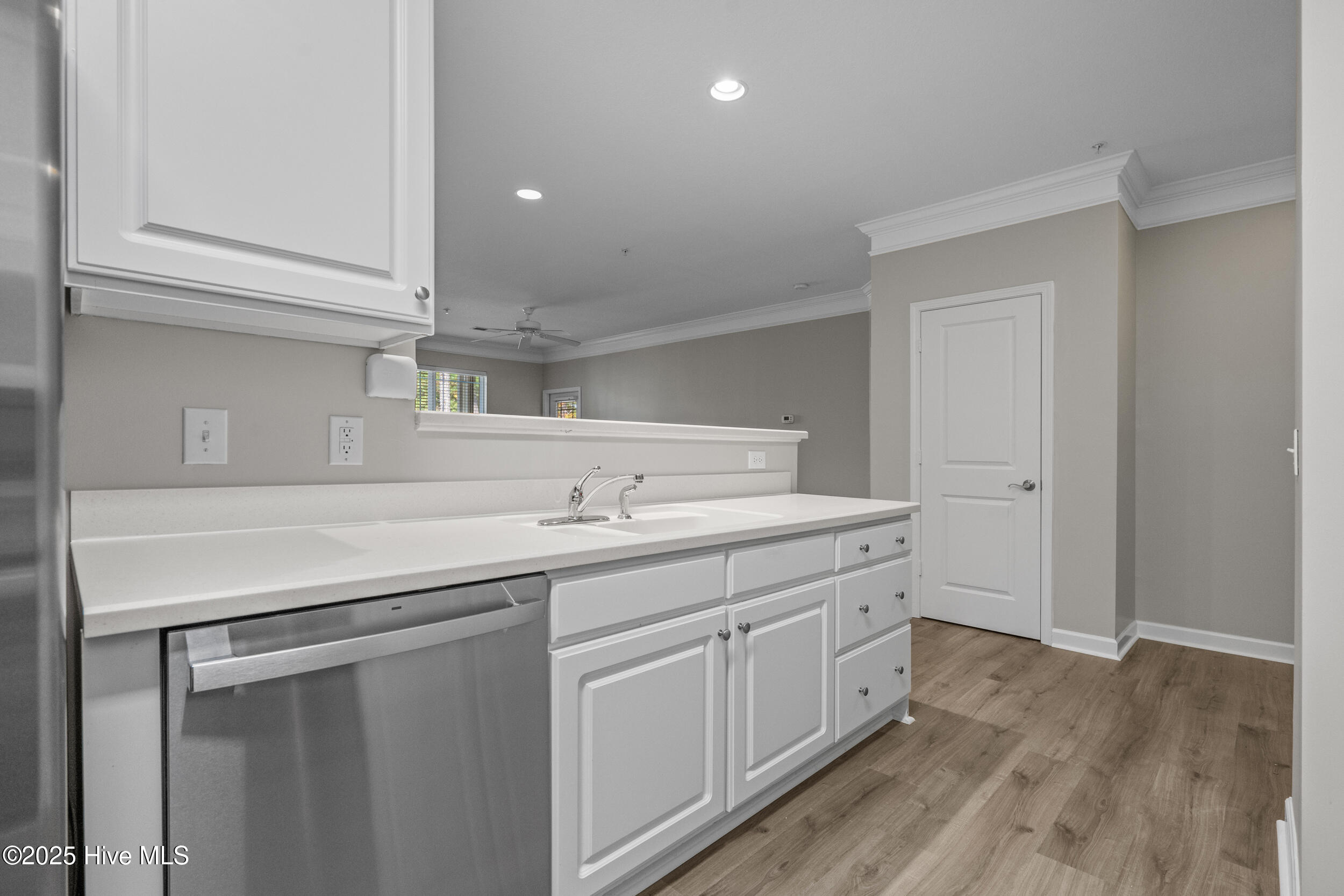 100540040 | Photo 21