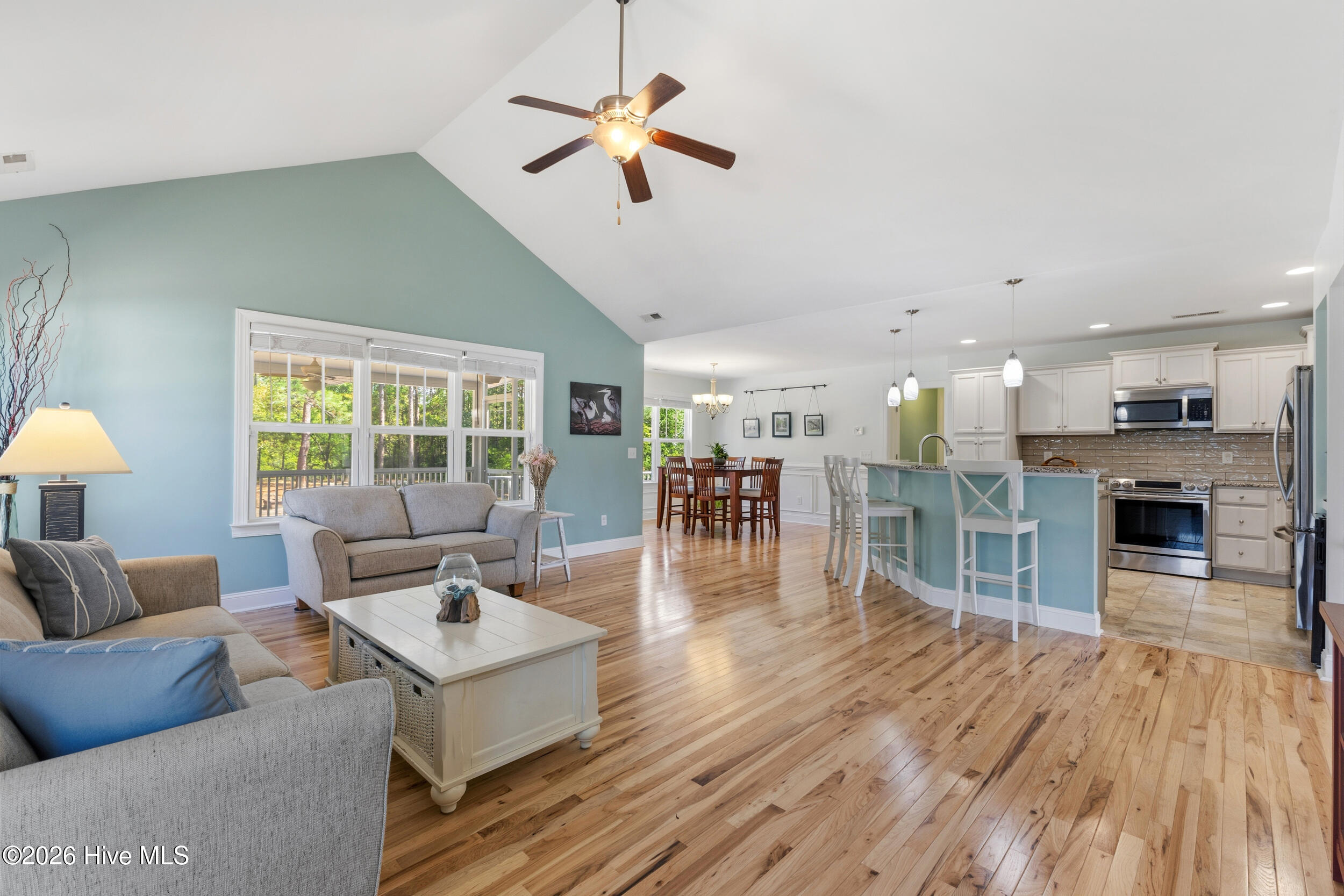 100569196 | Photo 11