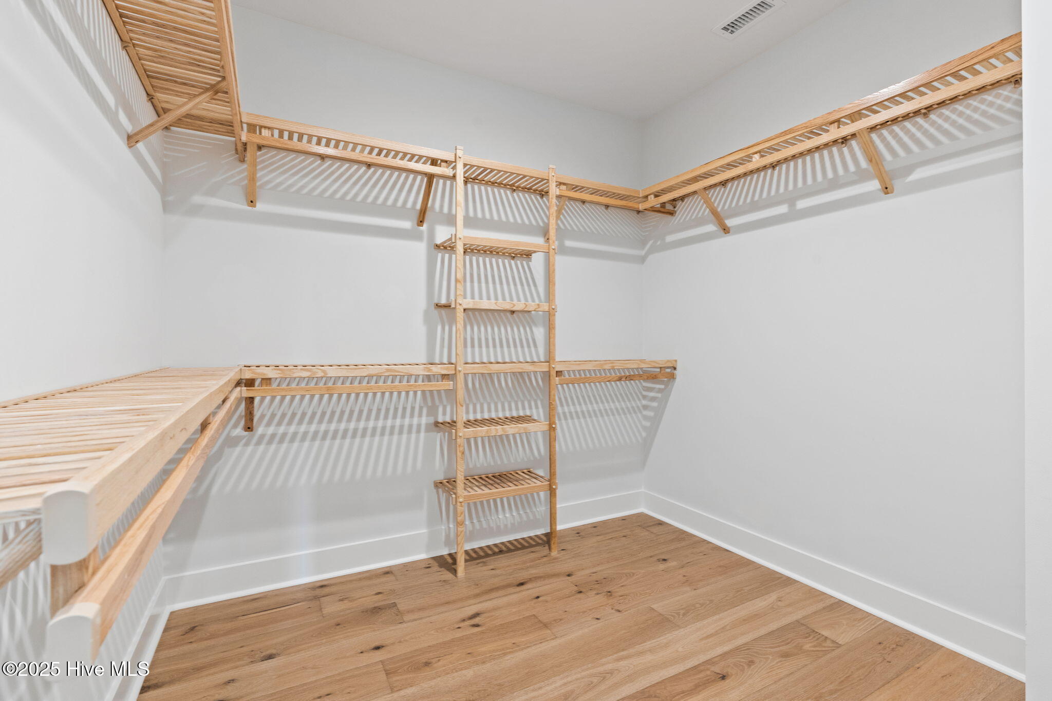 100530542 | Photo 34