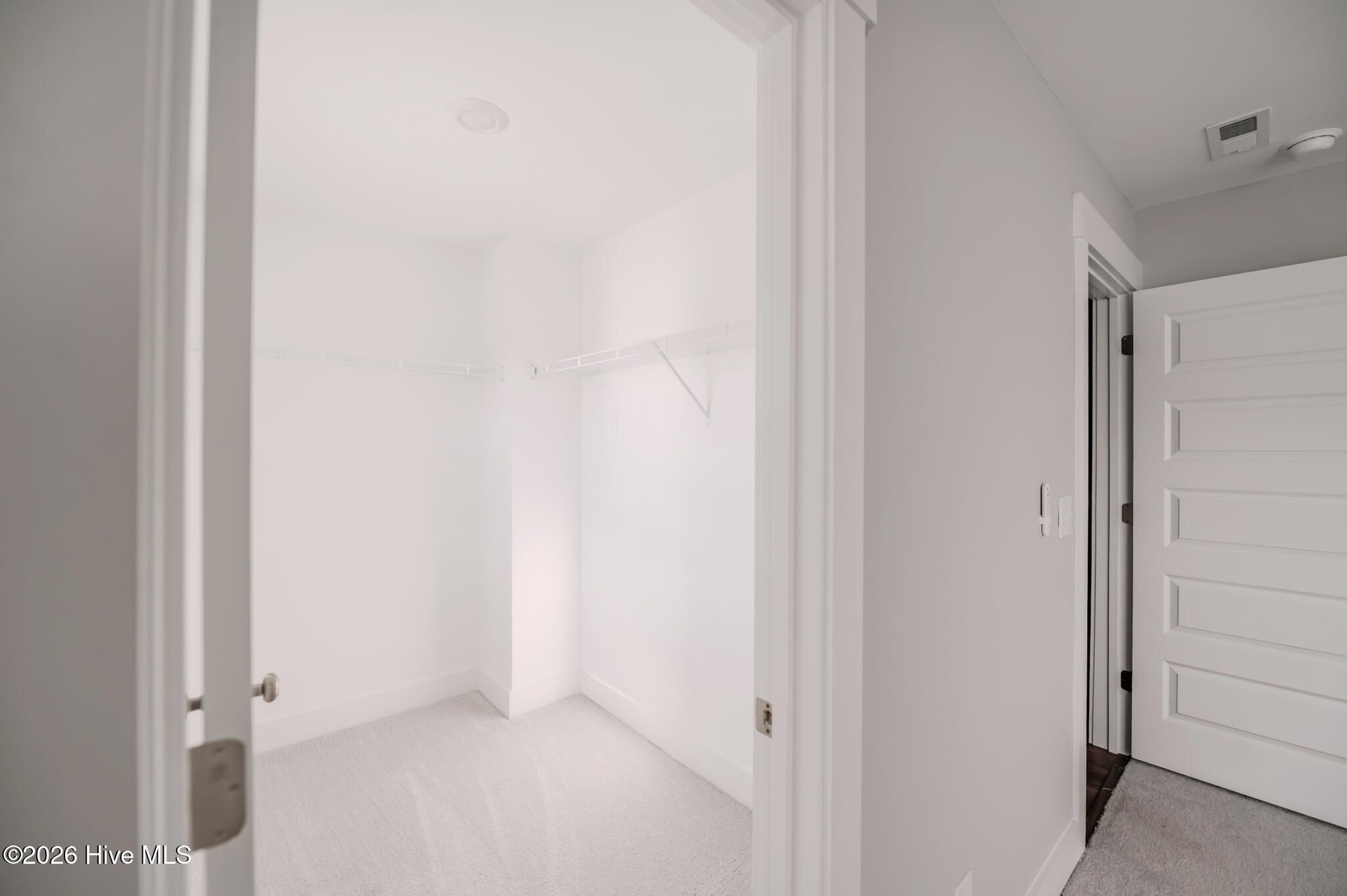 100567790 | Photo 55