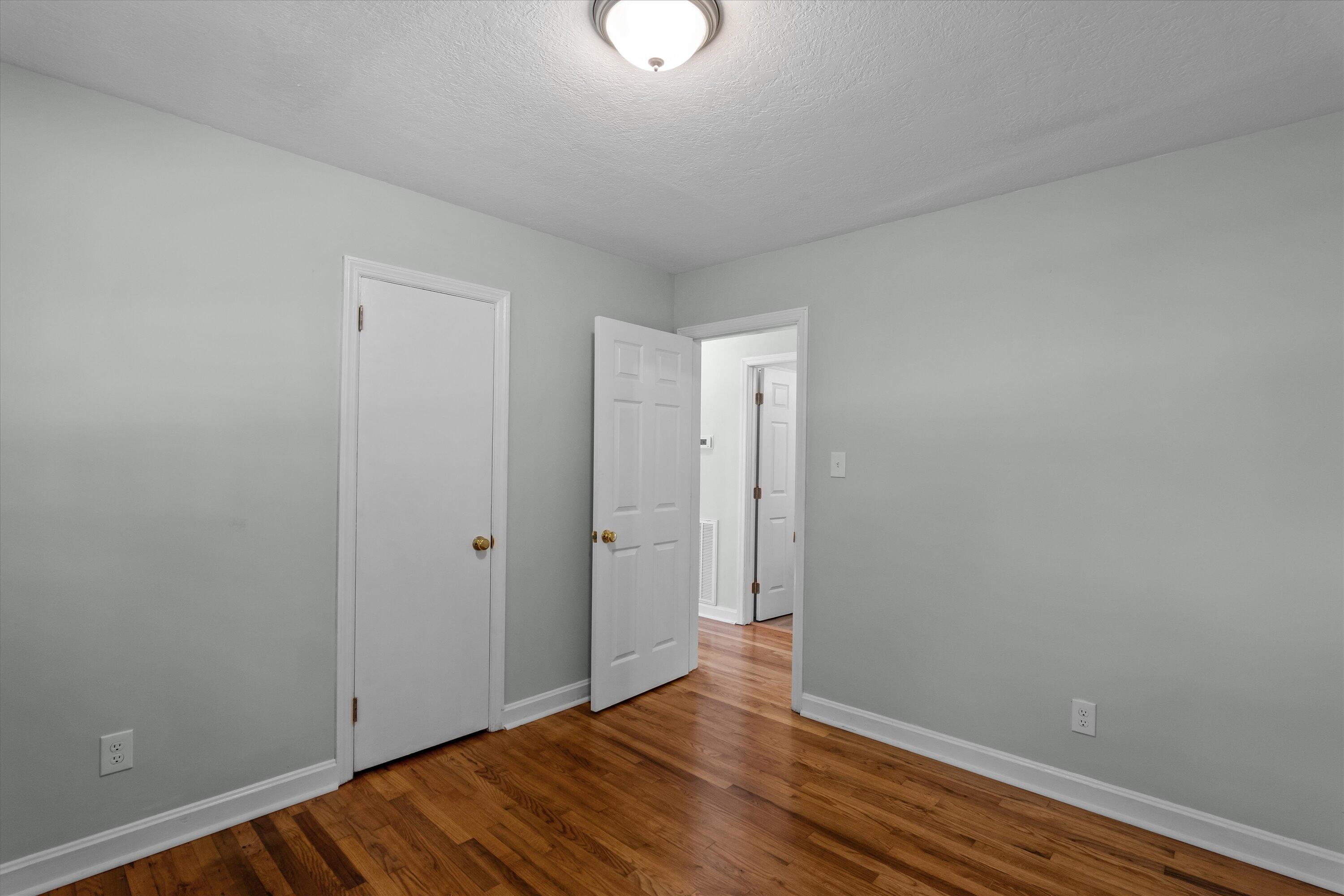 35-P1047543
