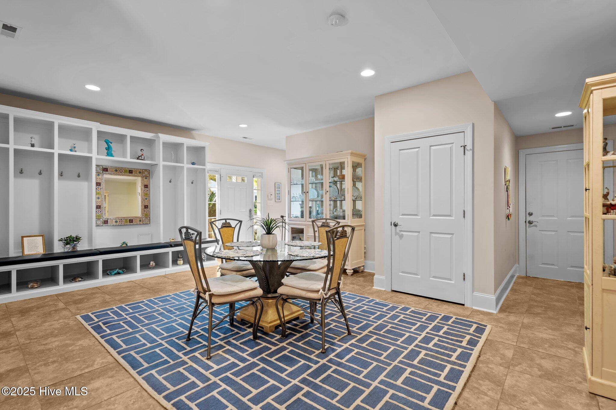 100513091 | Photo 52