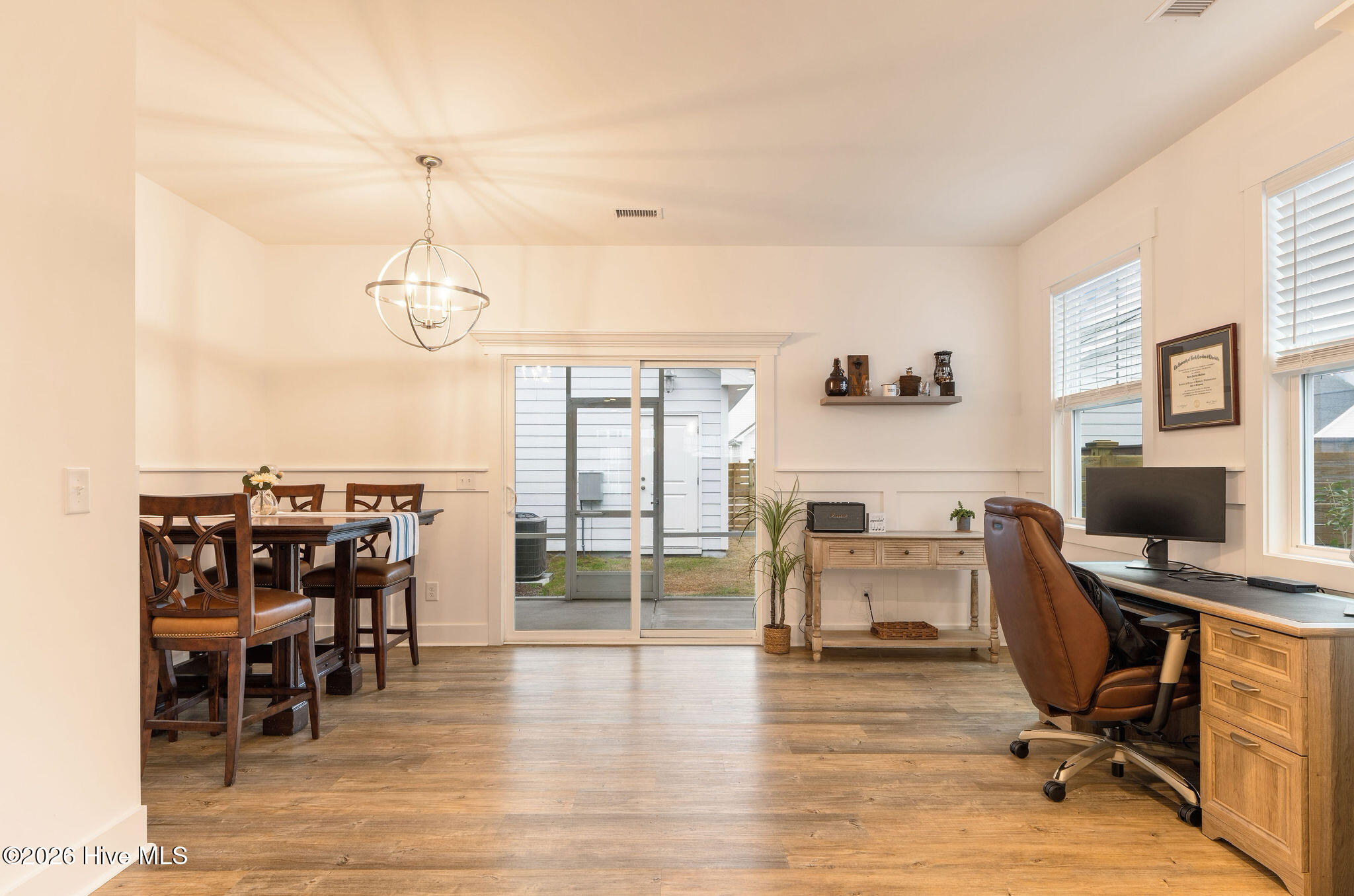 100553298 | Photo 14