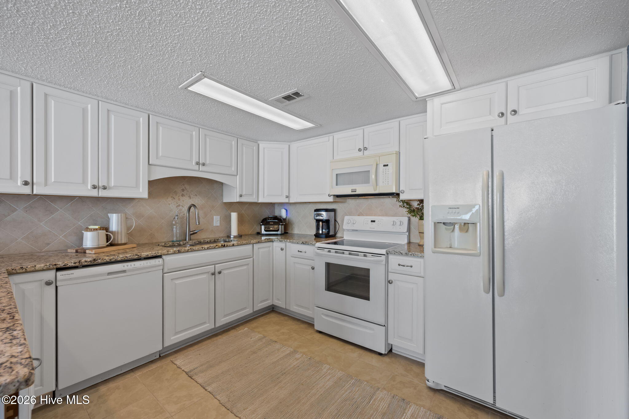 100547887 | Photo 14