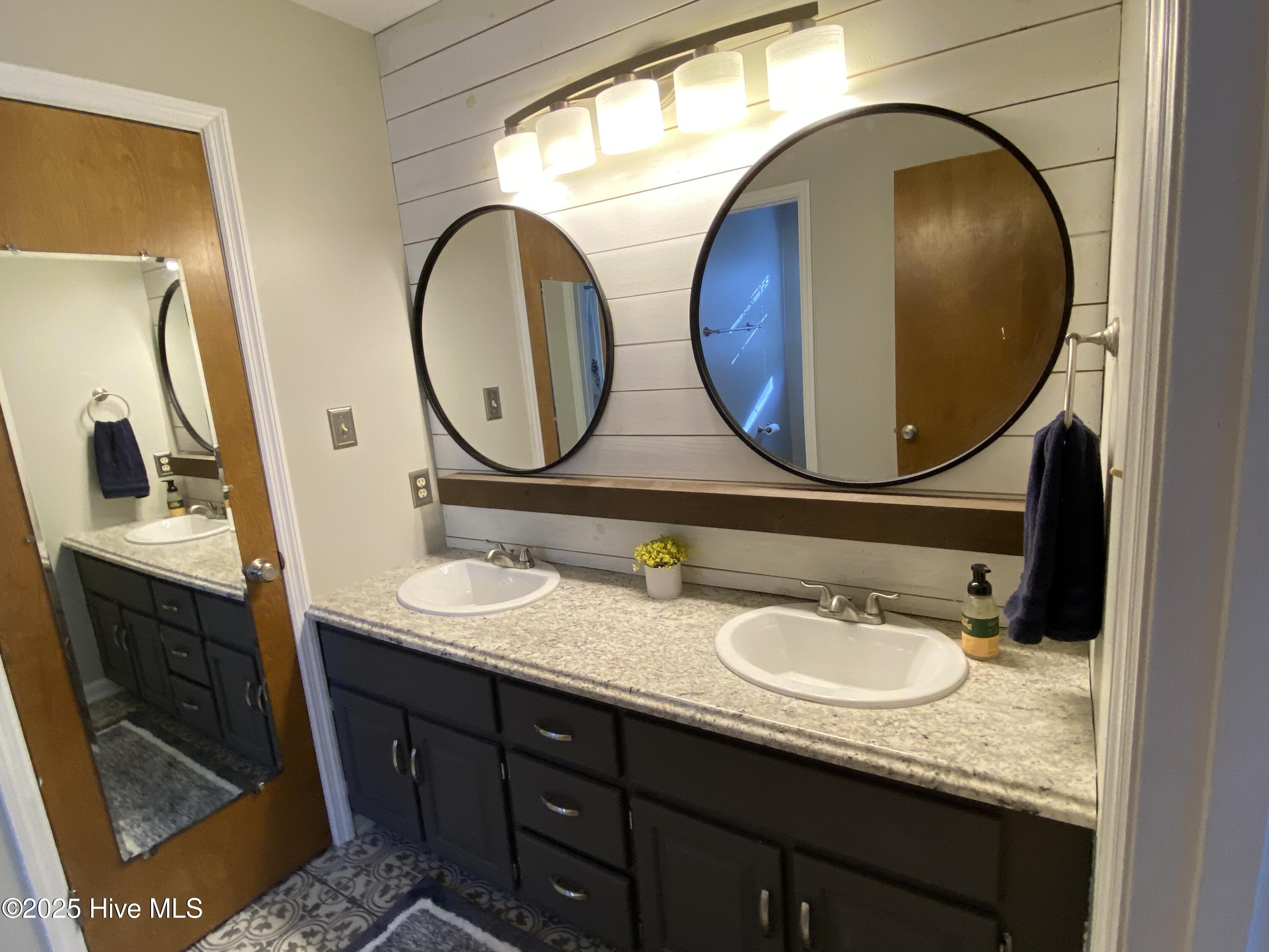 100545047 | Photo 11