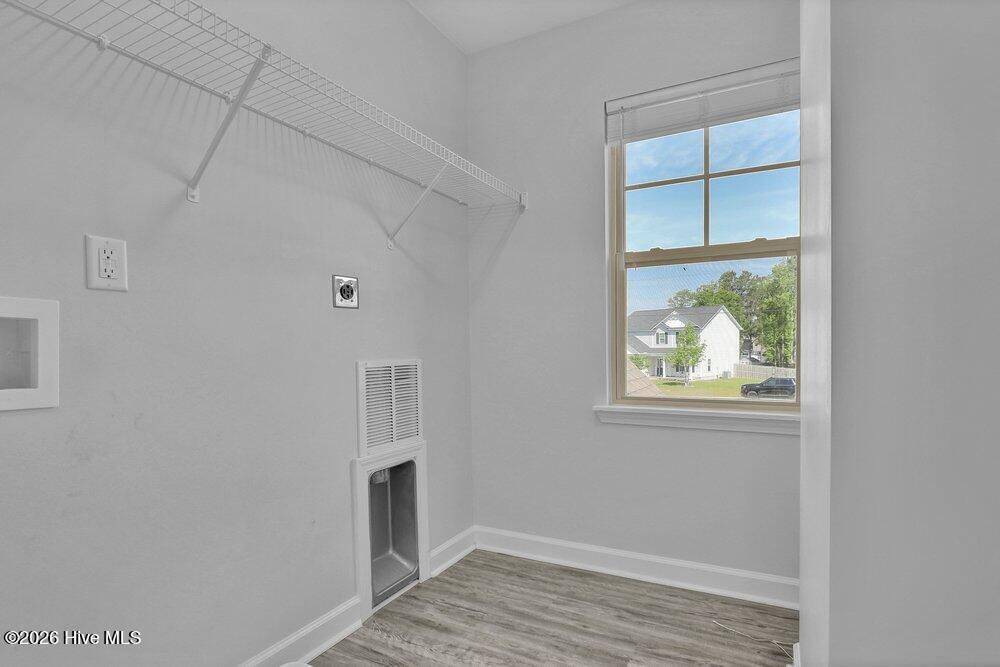 100567817 | Photo 24