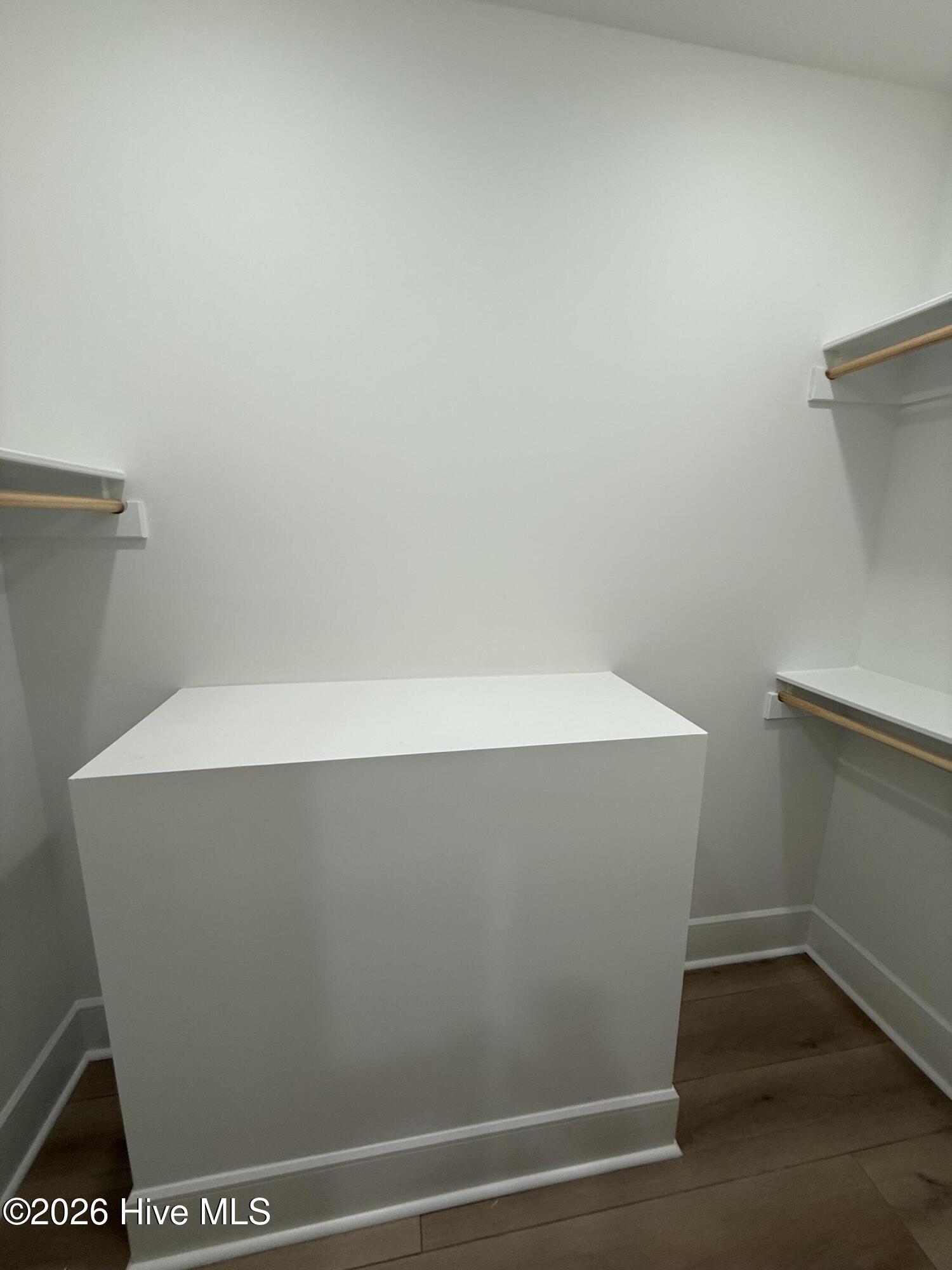 100561434 | Photo 17