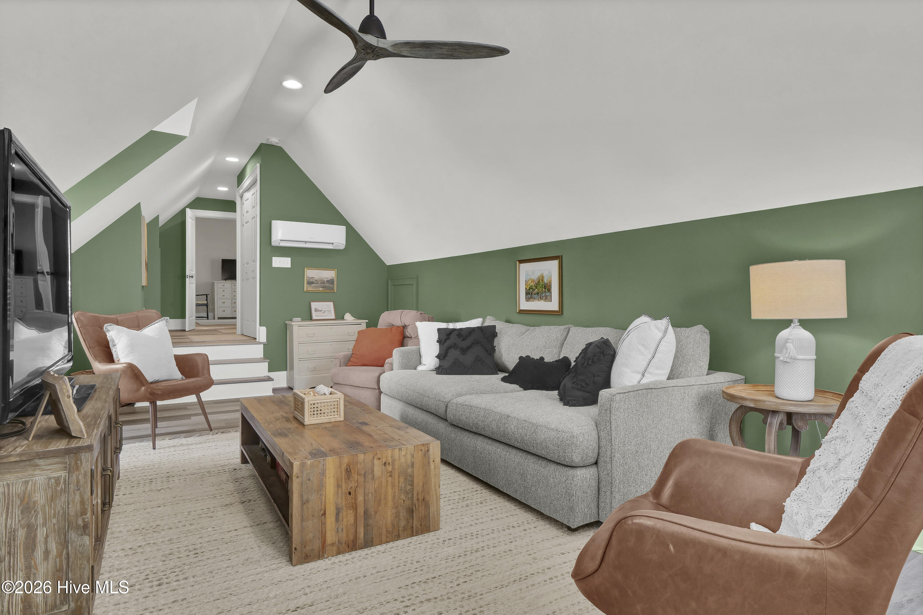 100563918 | Photo 45