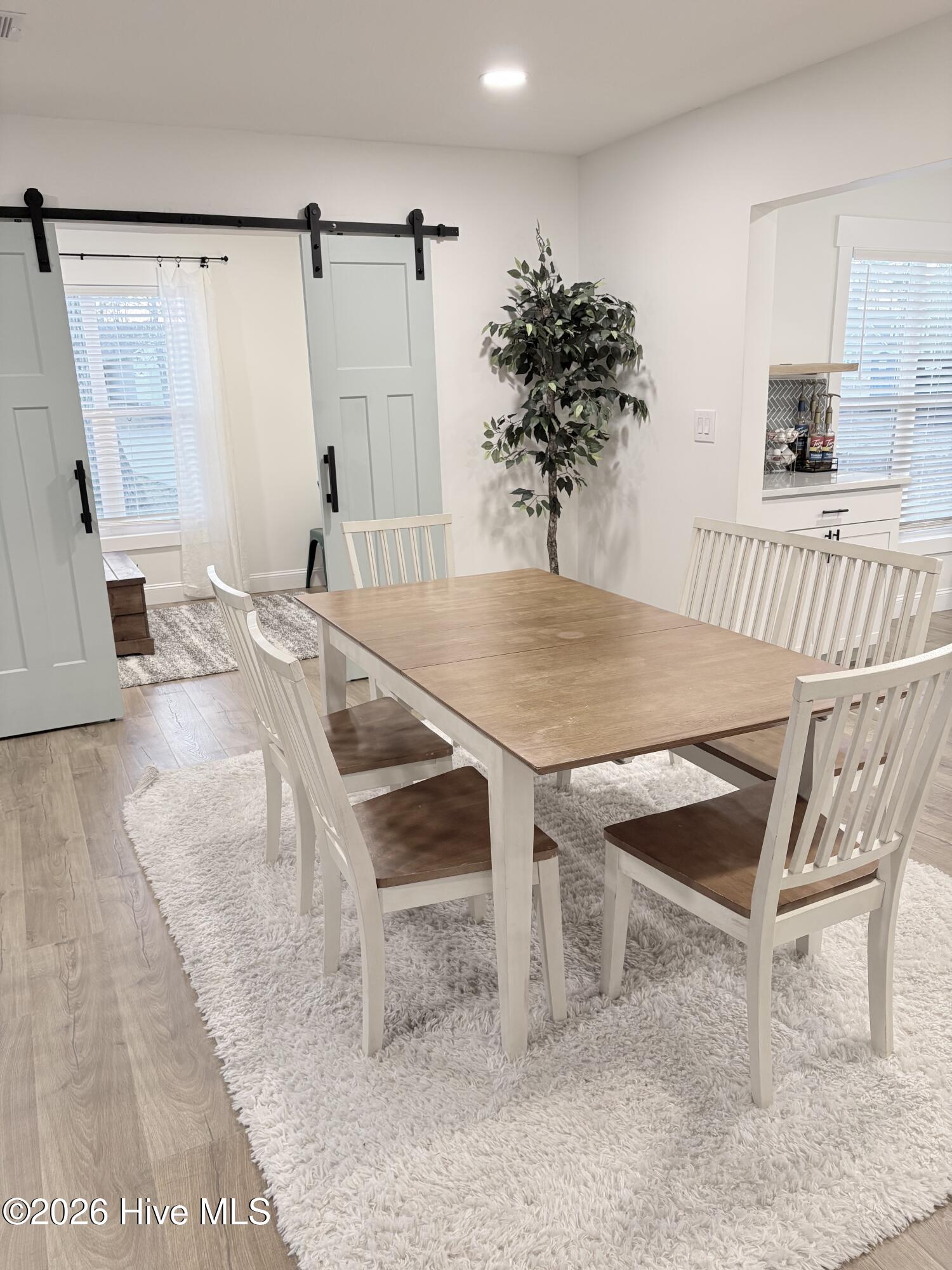 100559102 | Photo 14