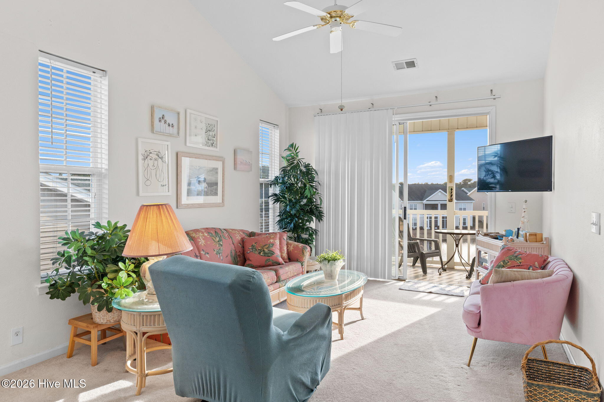 100553900 | Photo 15