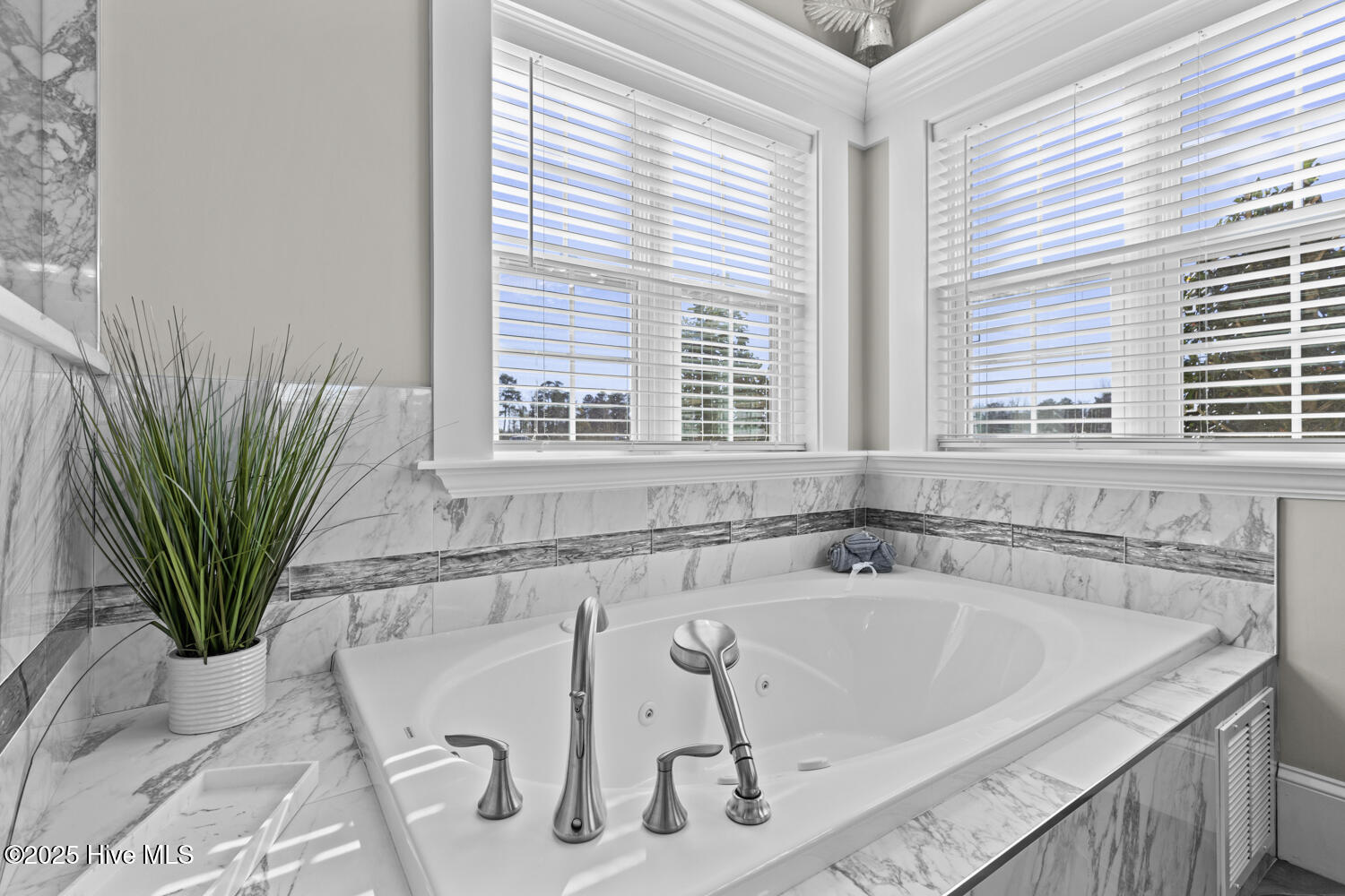 100546022 | Photo 32