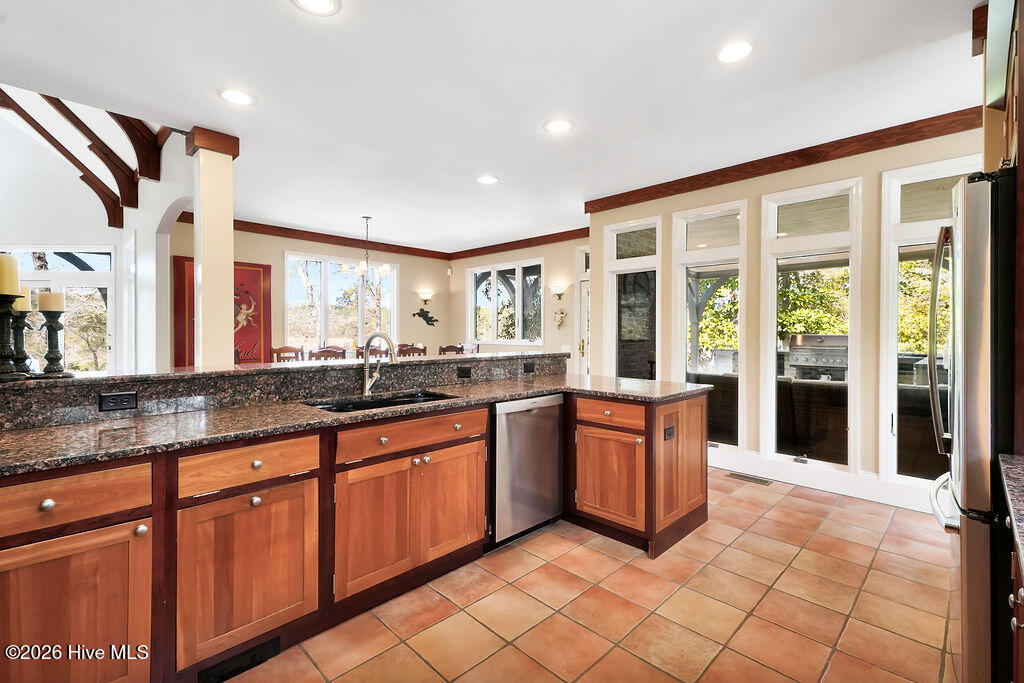 100564190 | Photo 22