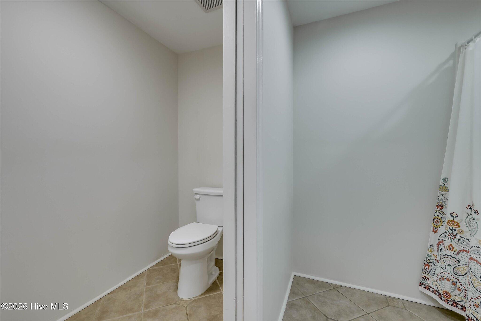 150 Fairfield St full bath