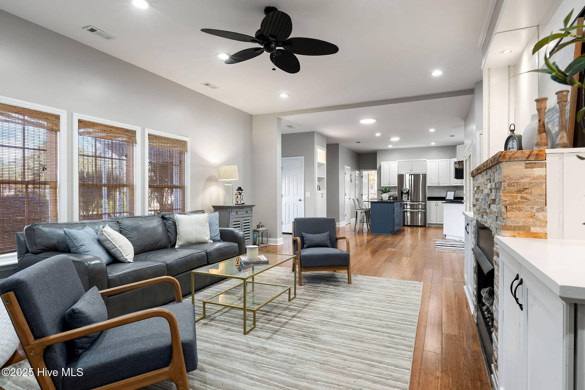 100539157 | Photo 48