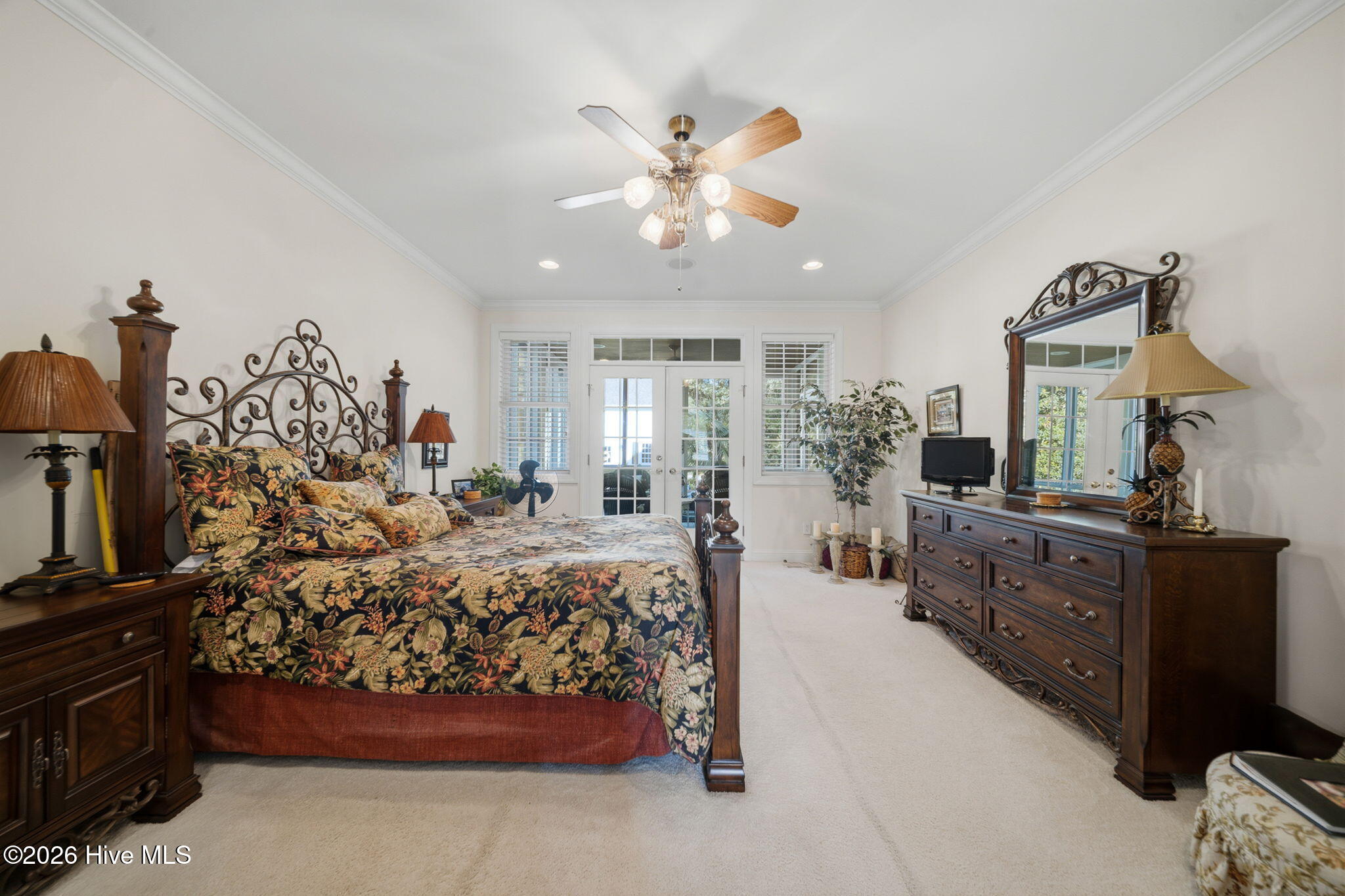 100570394 | Photo 47