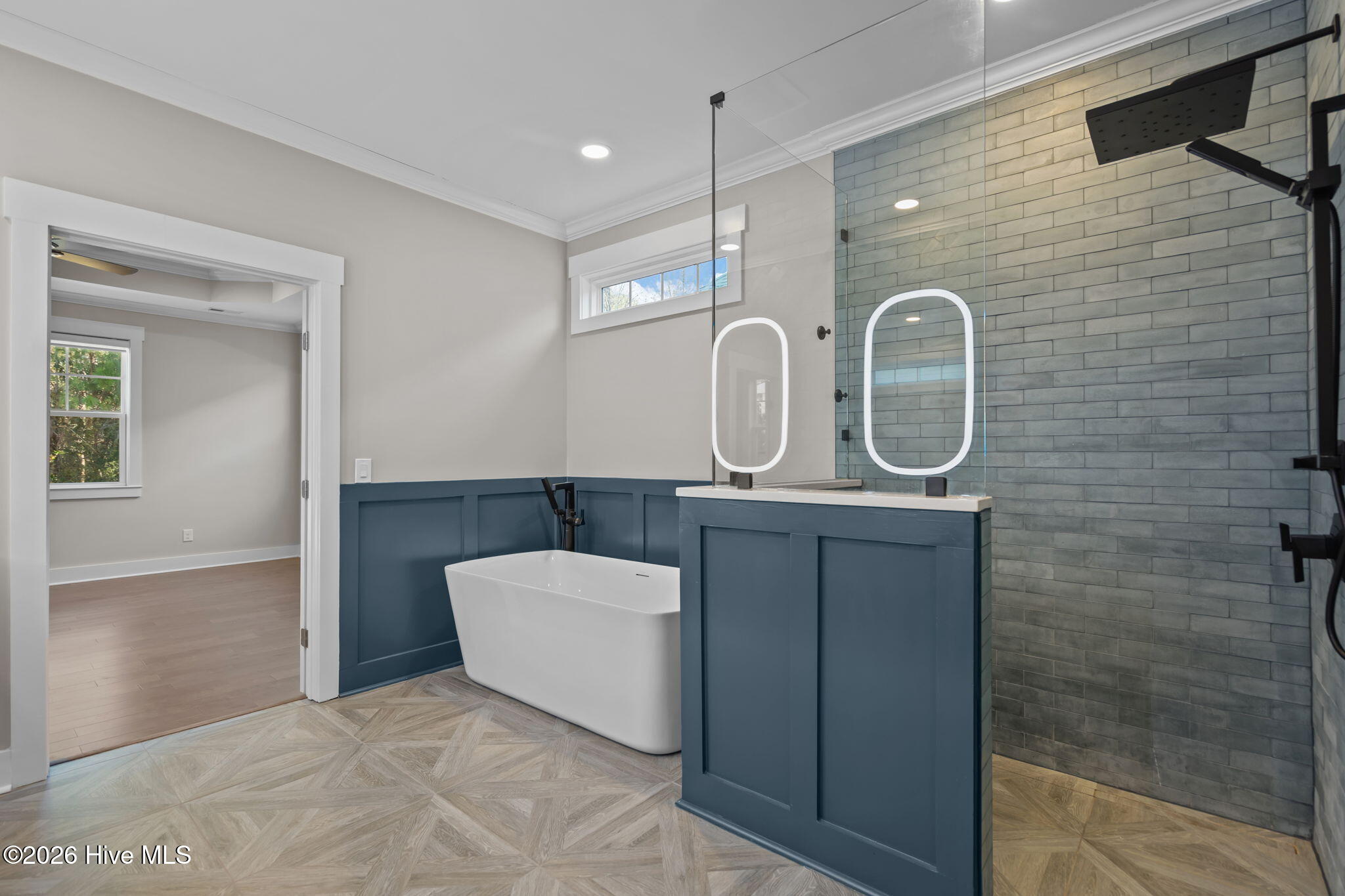 100550410 | Photo 39