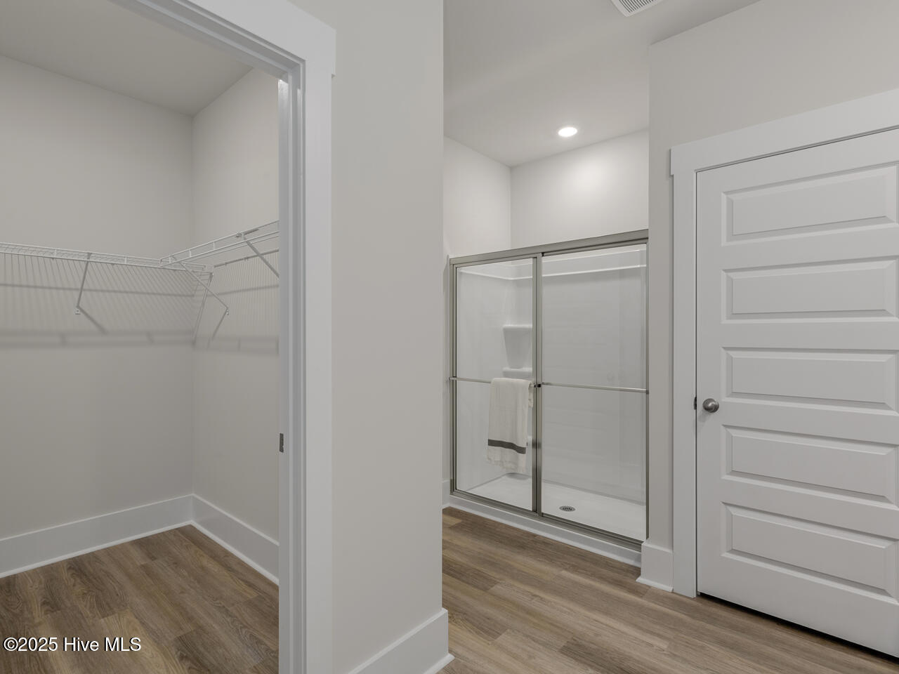 100563939 | Photo 14