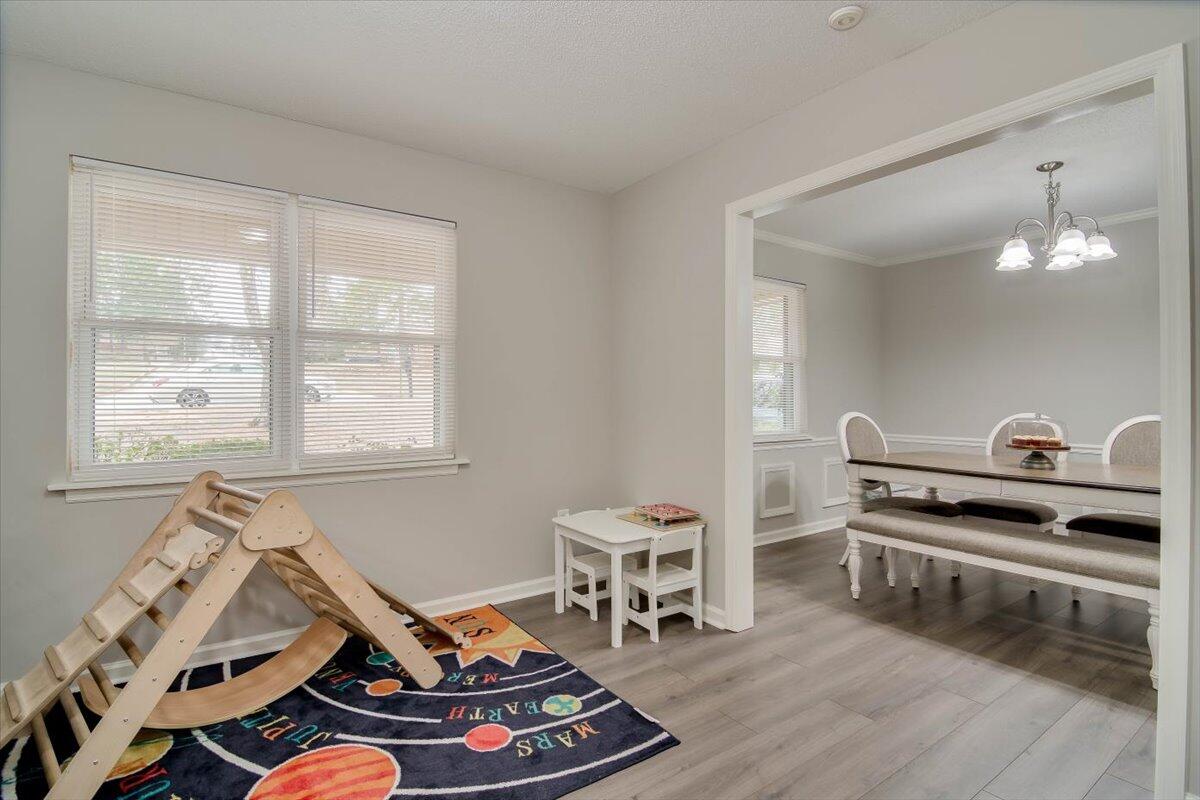 3901 Crest Drive