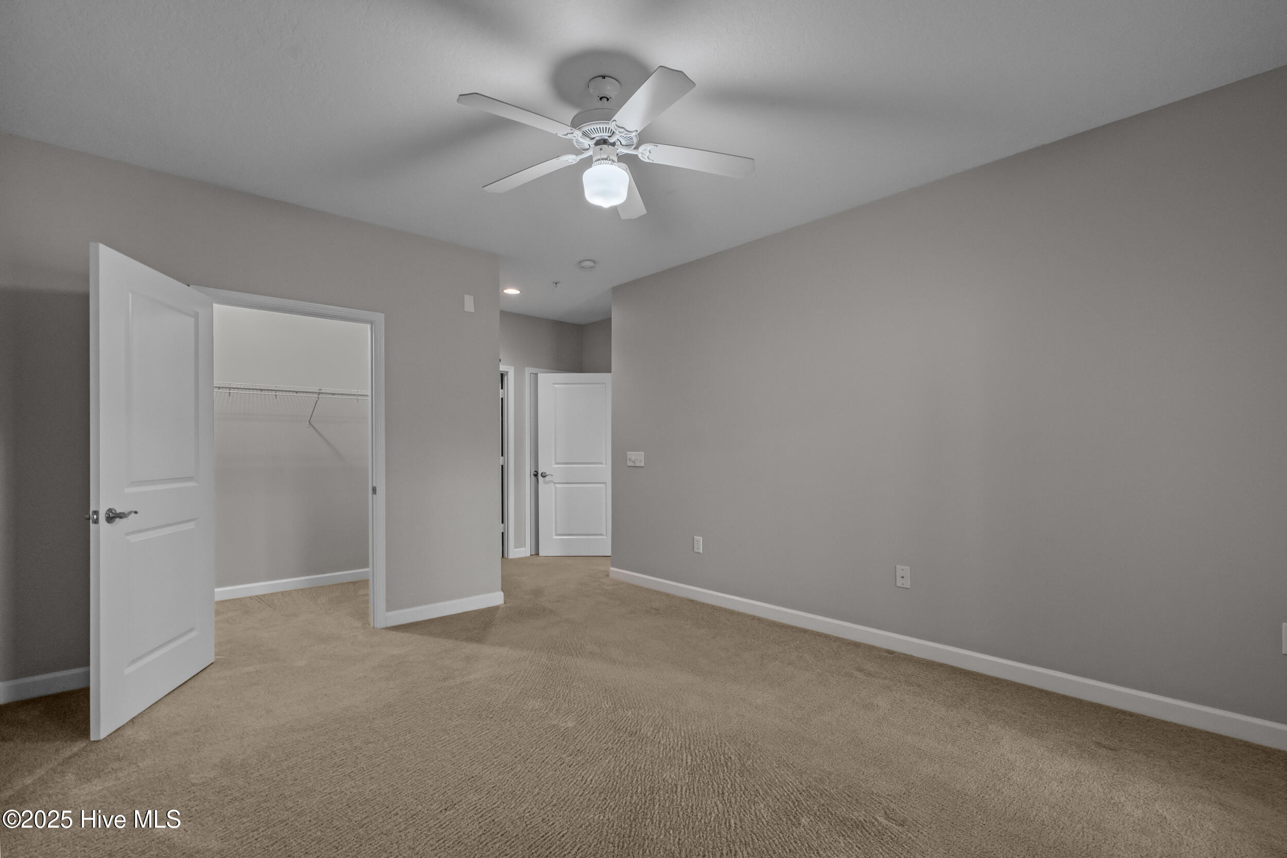 100540040 | Photo 32