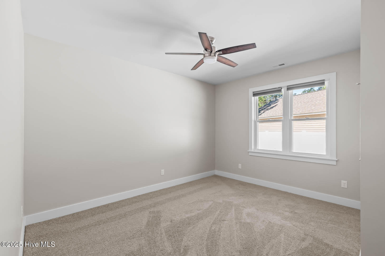 100535399 | Photo 32