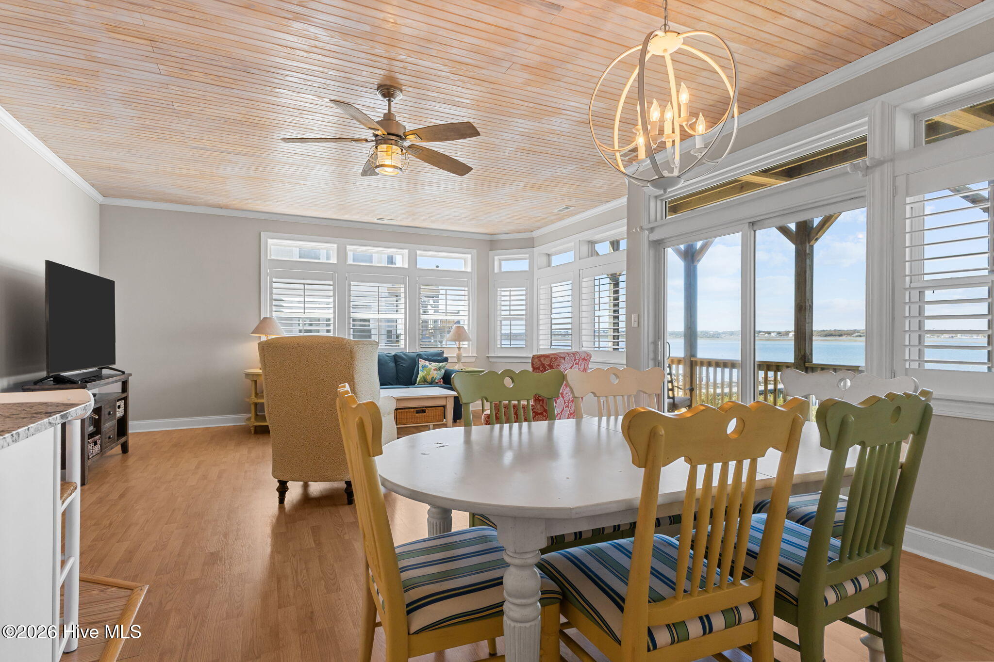 100565835 | Photo 12