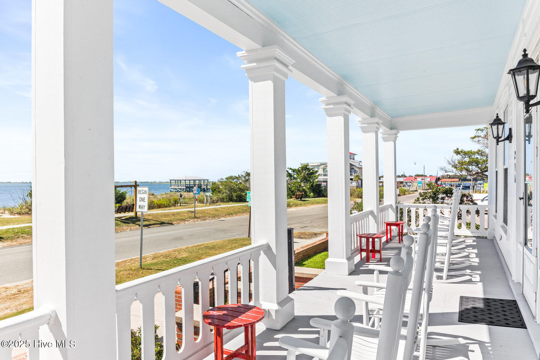 100561116 | Photo 11