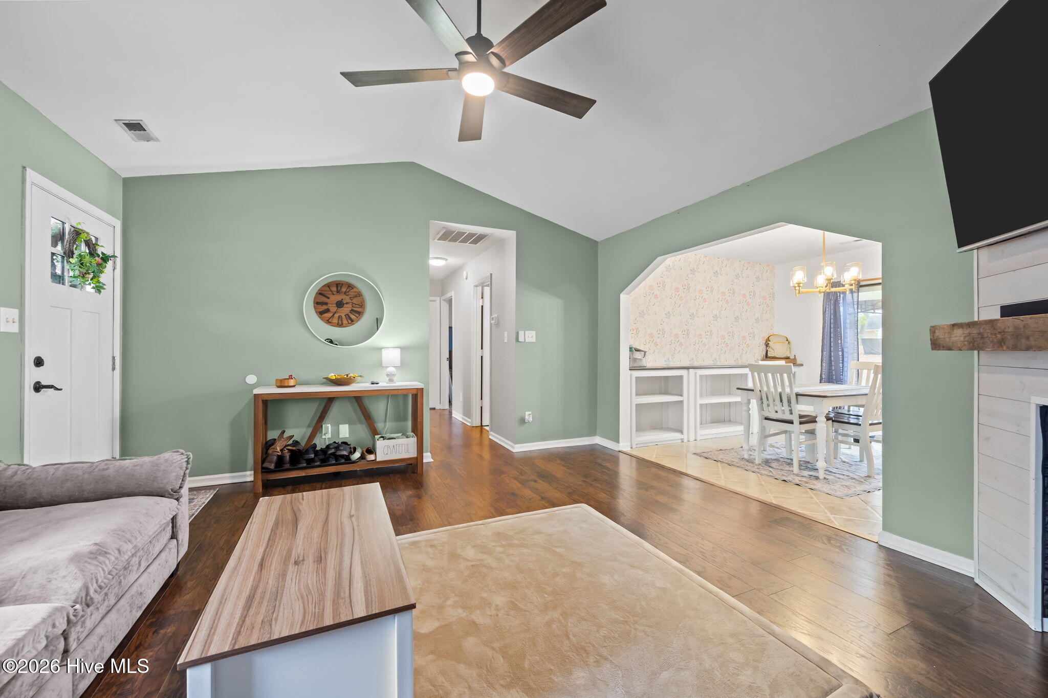 100558833 | Photo 11