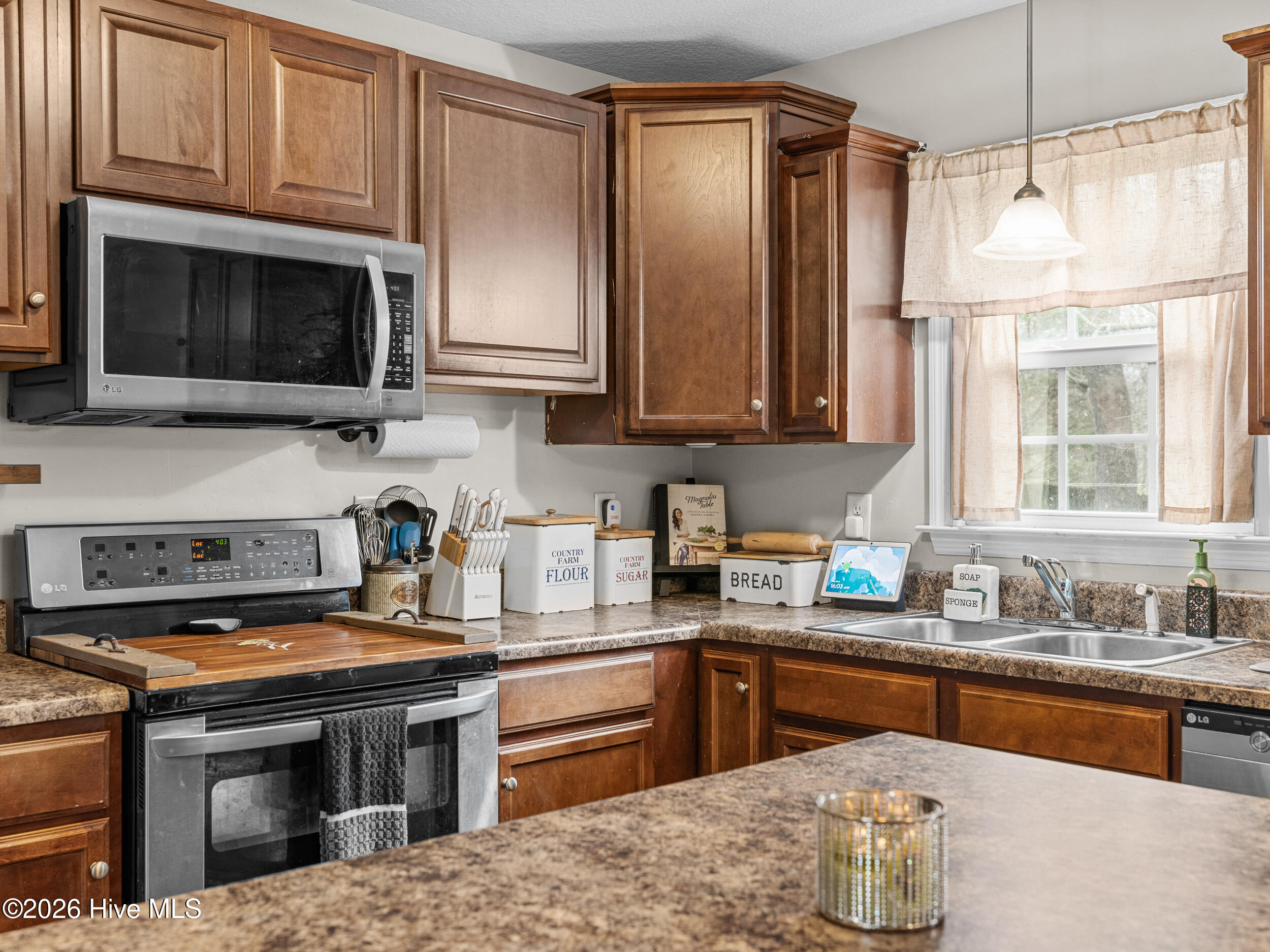 100558064 | Photo 15