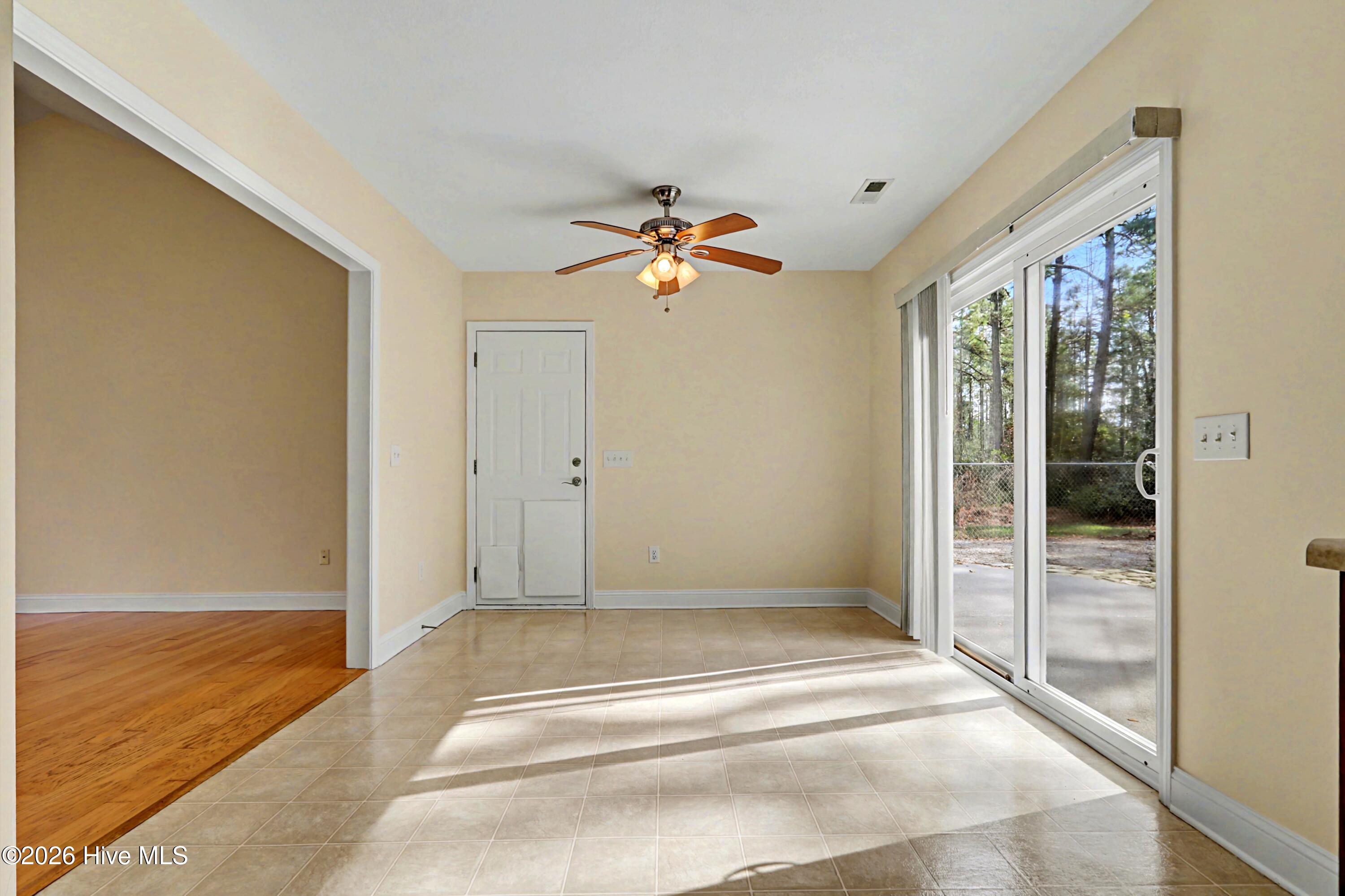 100562113 | Photo 23