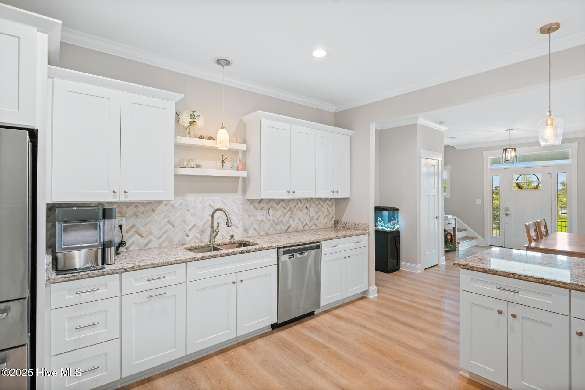 100554078 | Photo 22