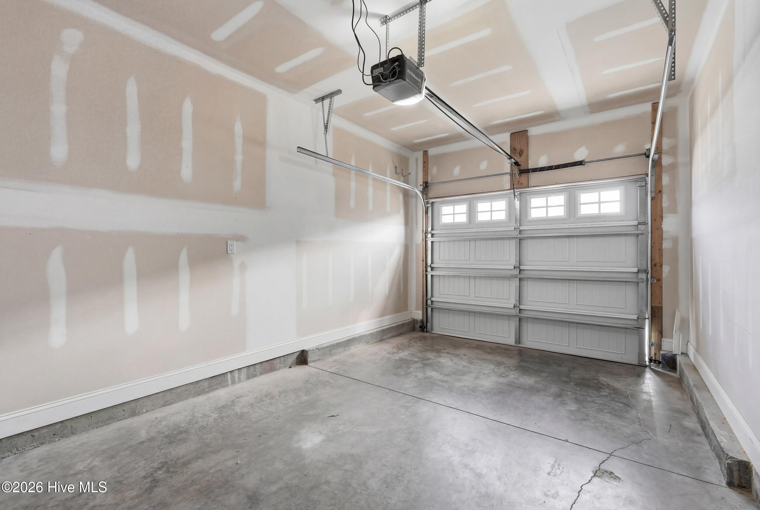 100566235 | Photo 38