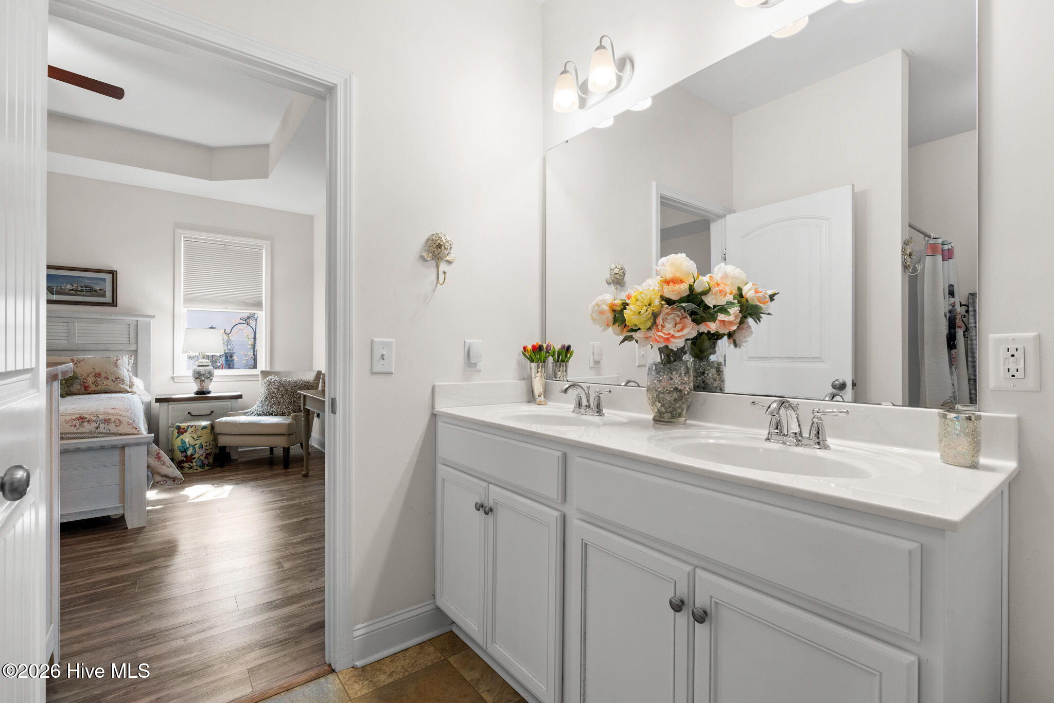 100564340 | Photo 24