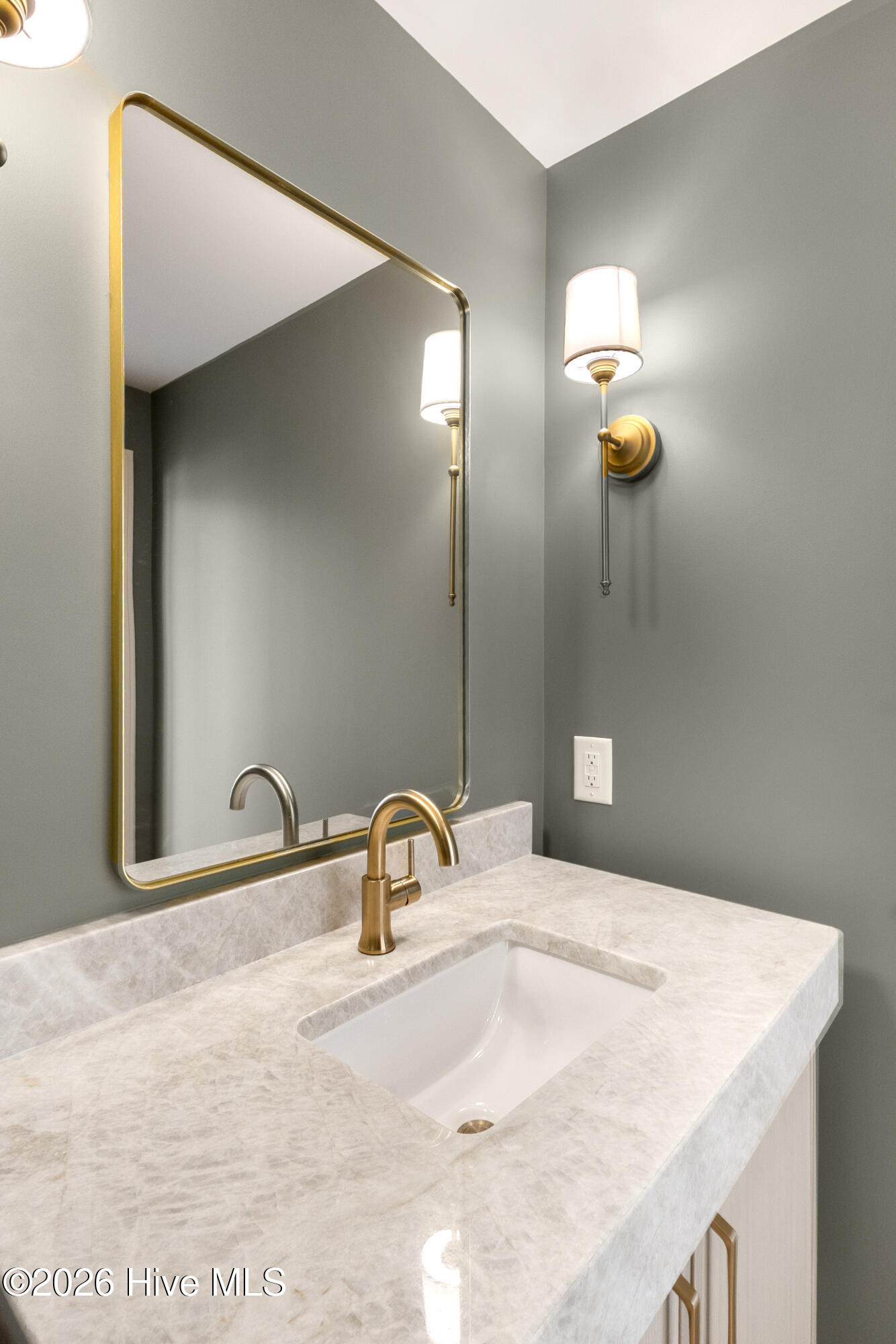 100551953 | Photo 46