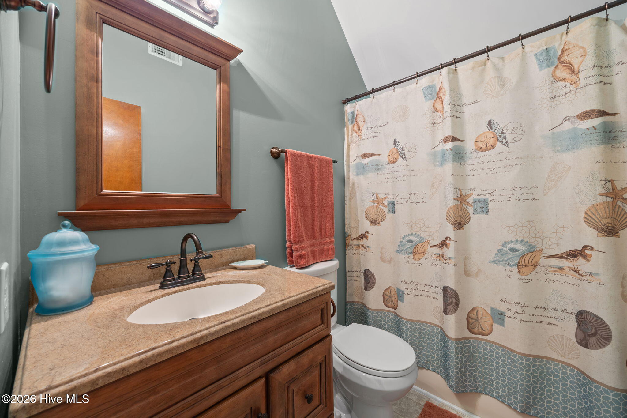 100561792 | Photo 22