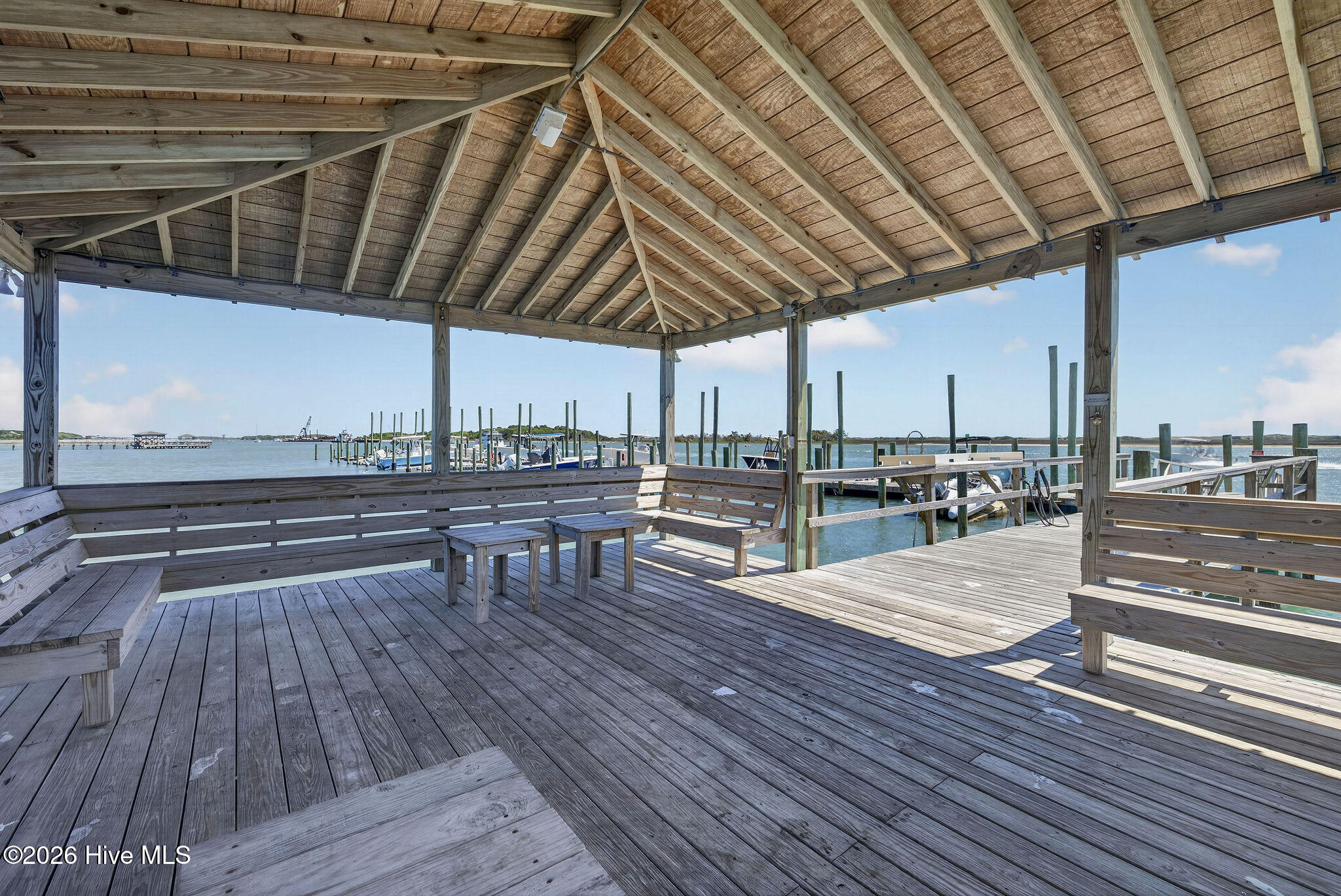 100570117 | Photo 55