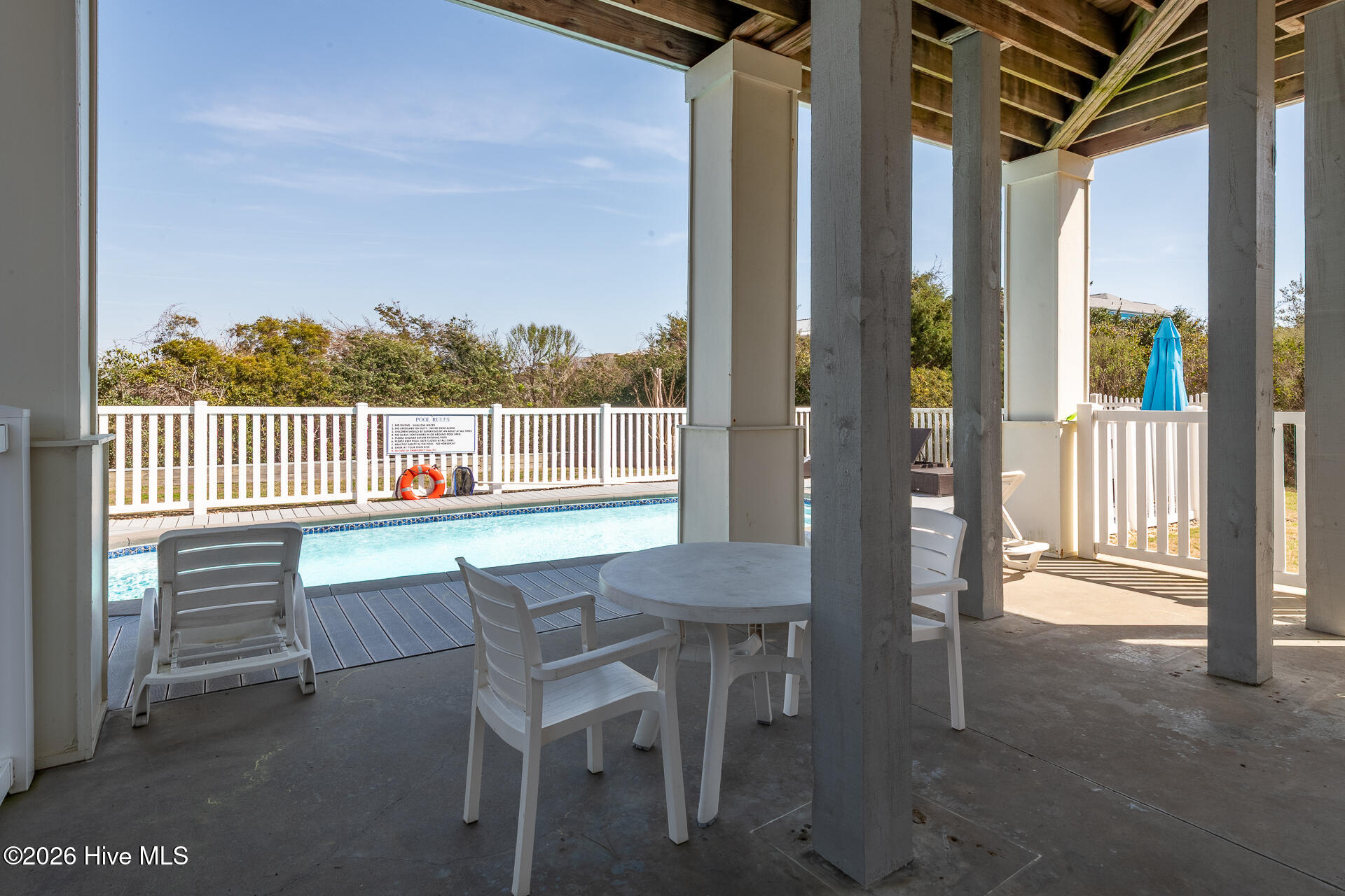 100562037 | Photo 63