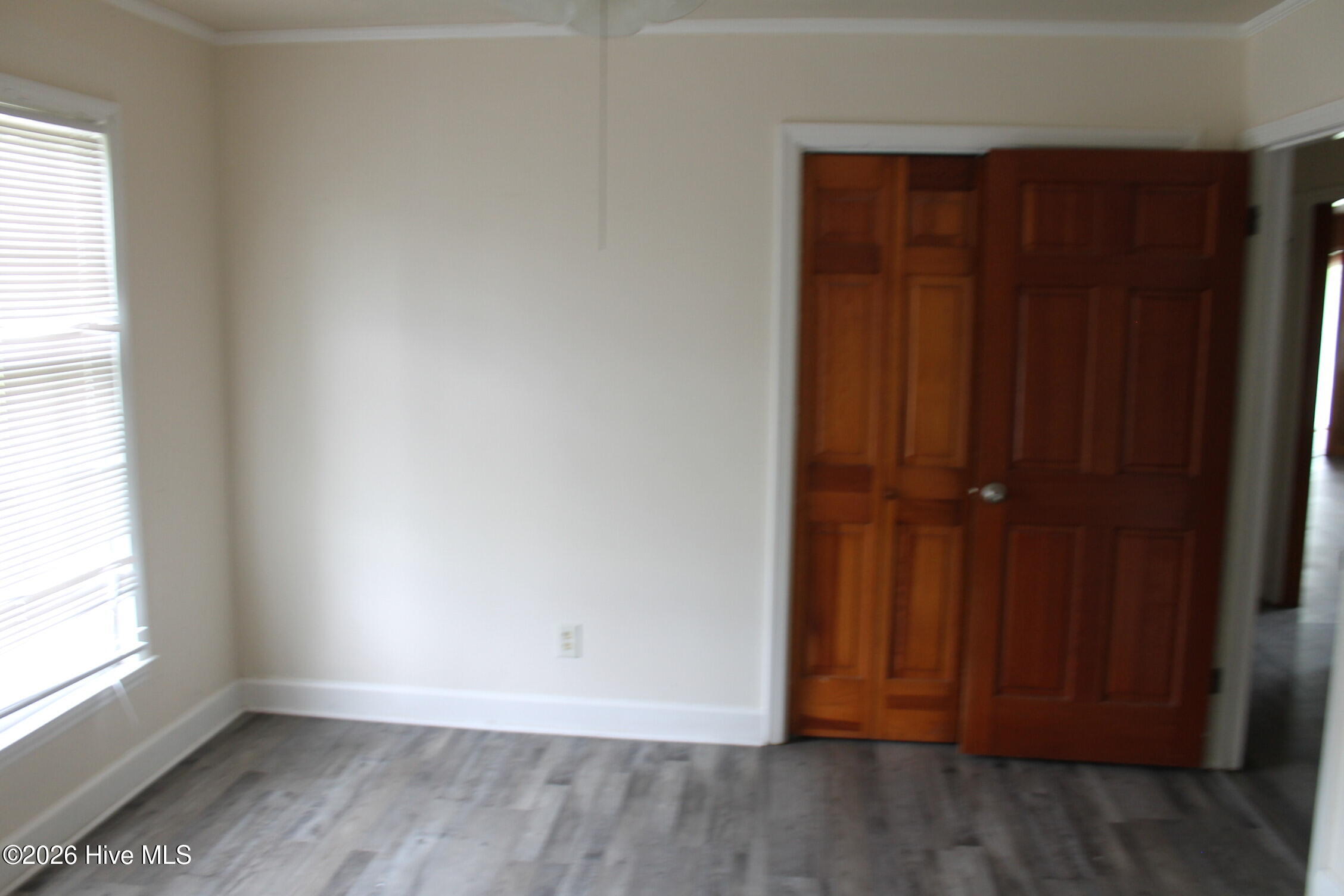 100565627 | Photo 43