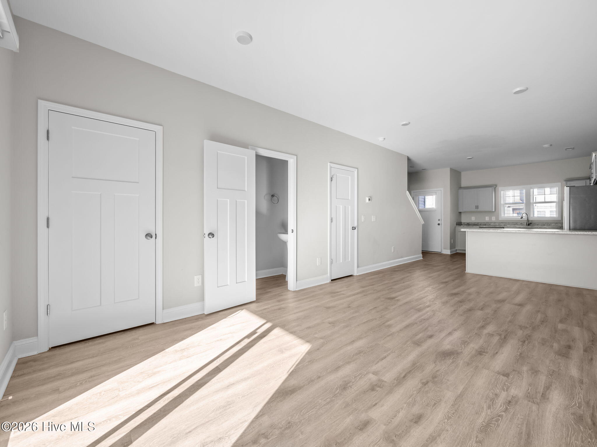 100555227 | Photo 16