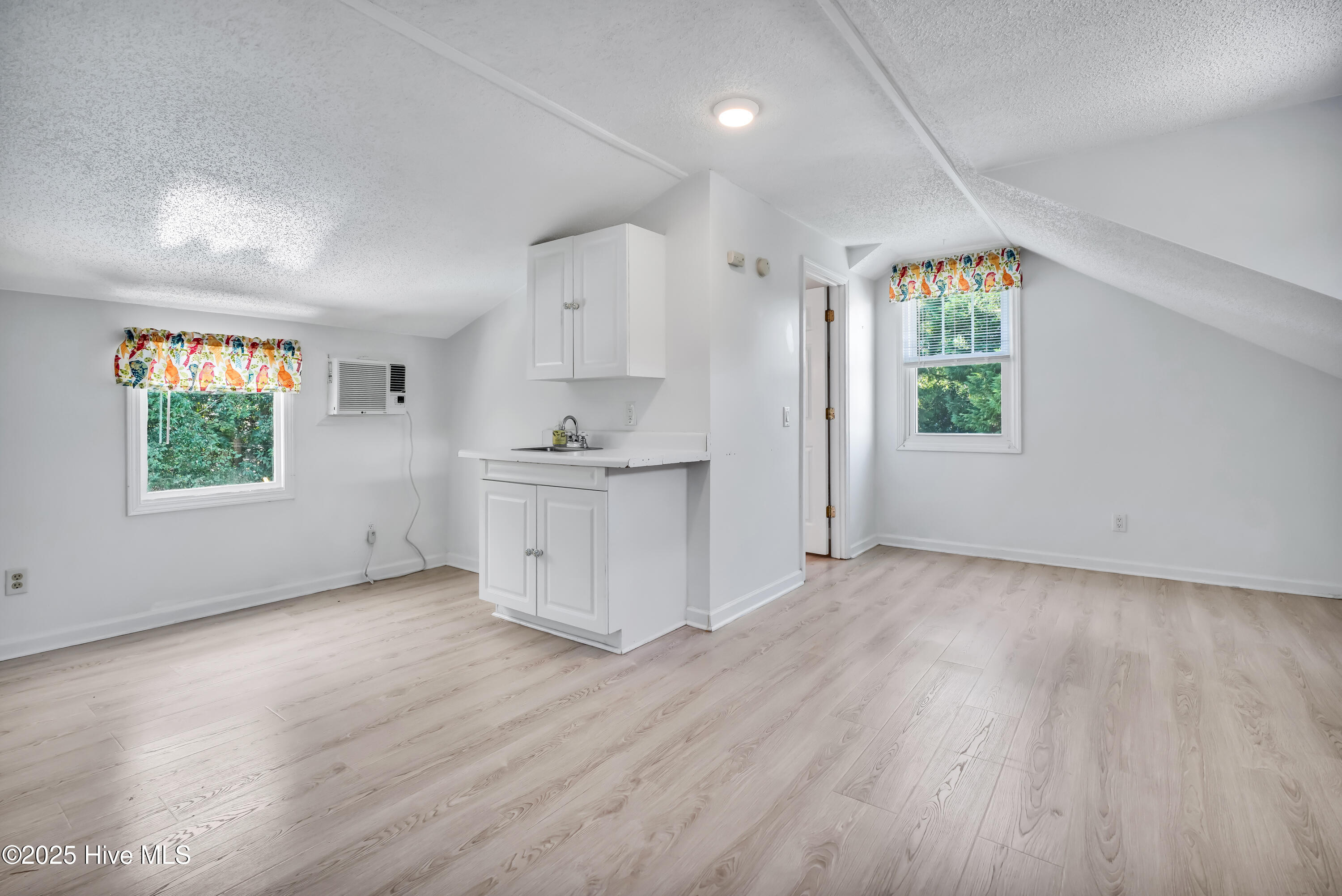 100535392 | Photo 21