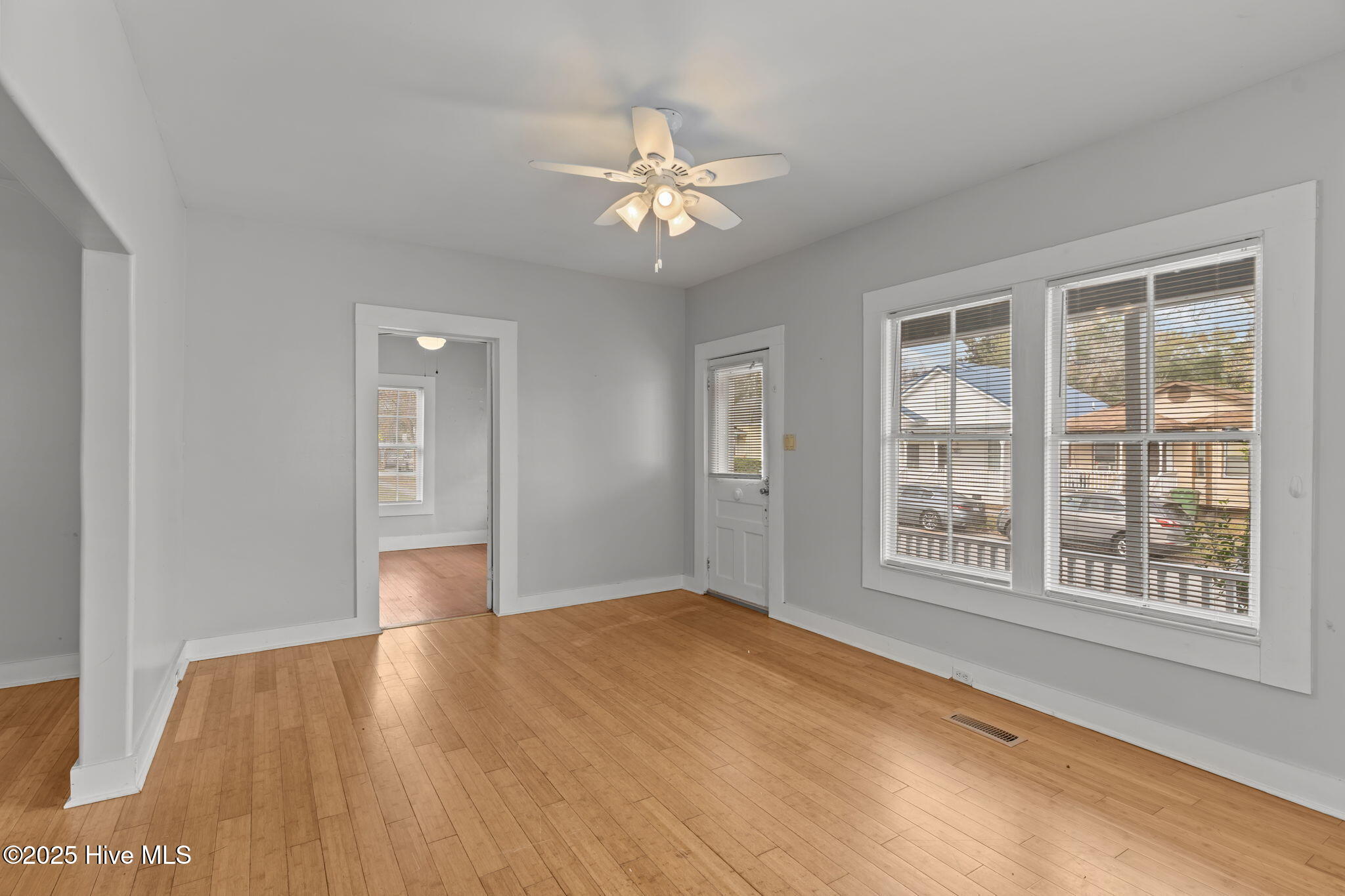 100542982 | Photo 26