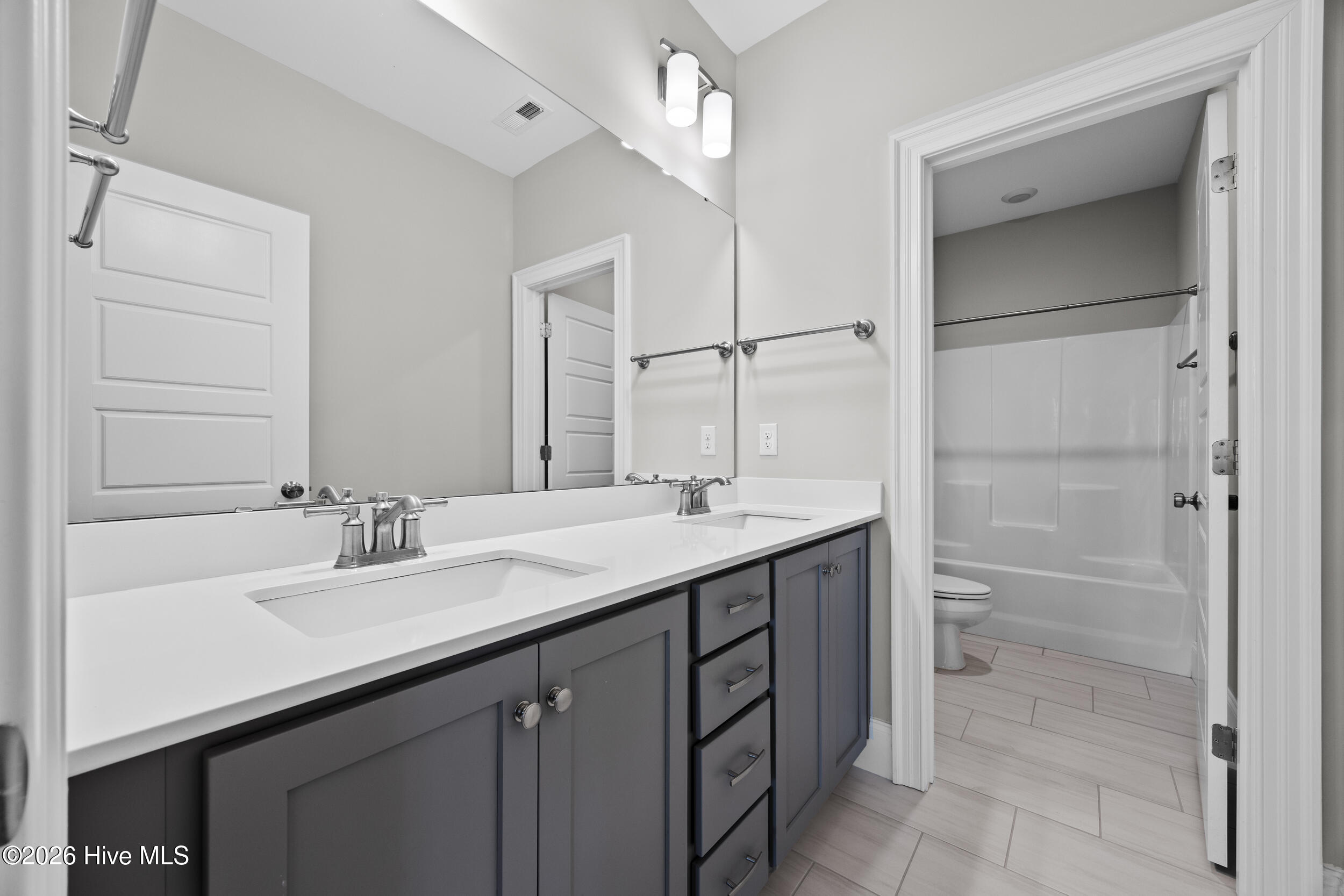 100567603 | Photo 36