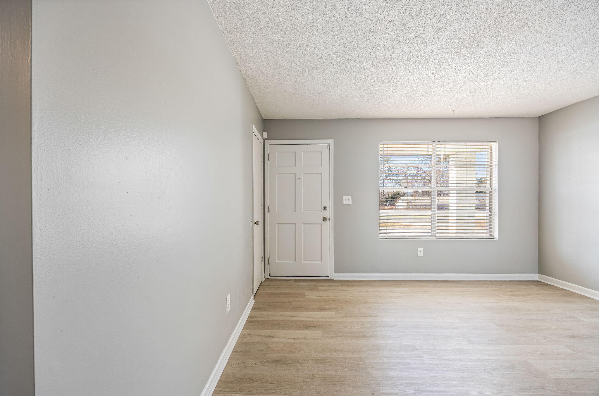 8-web-or-mls-2965 Meadowbrook Drive-27