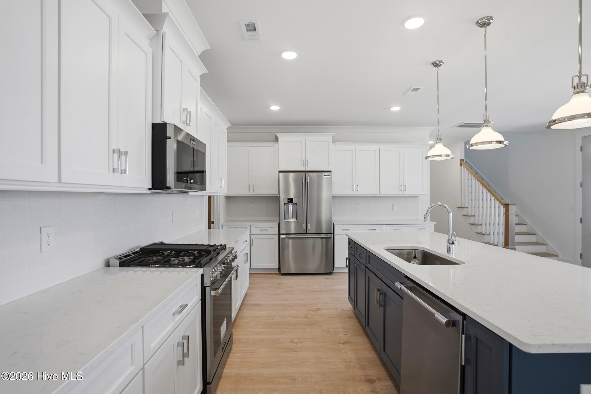 100561553 | Photo 12