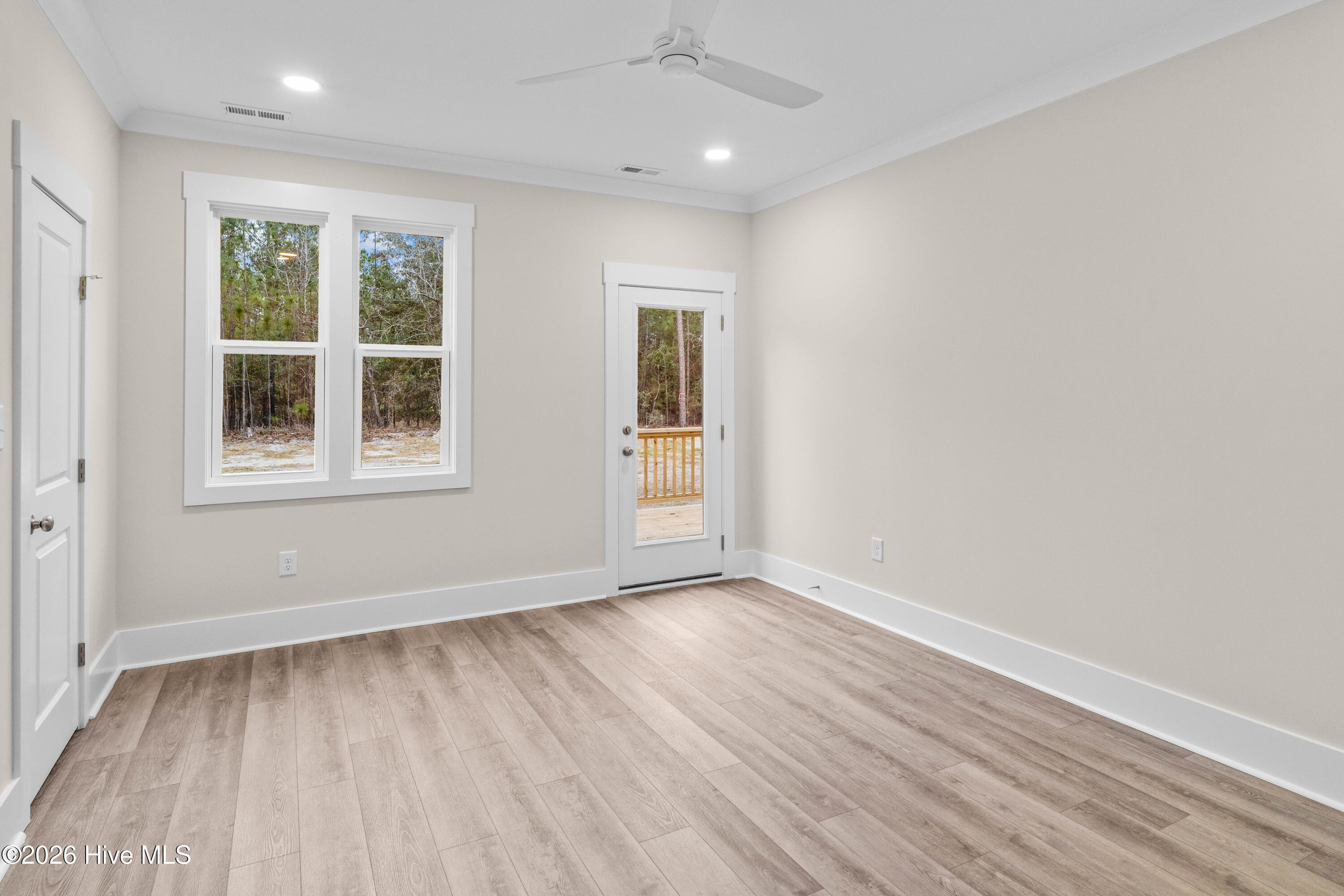 100523338 | Photo 24