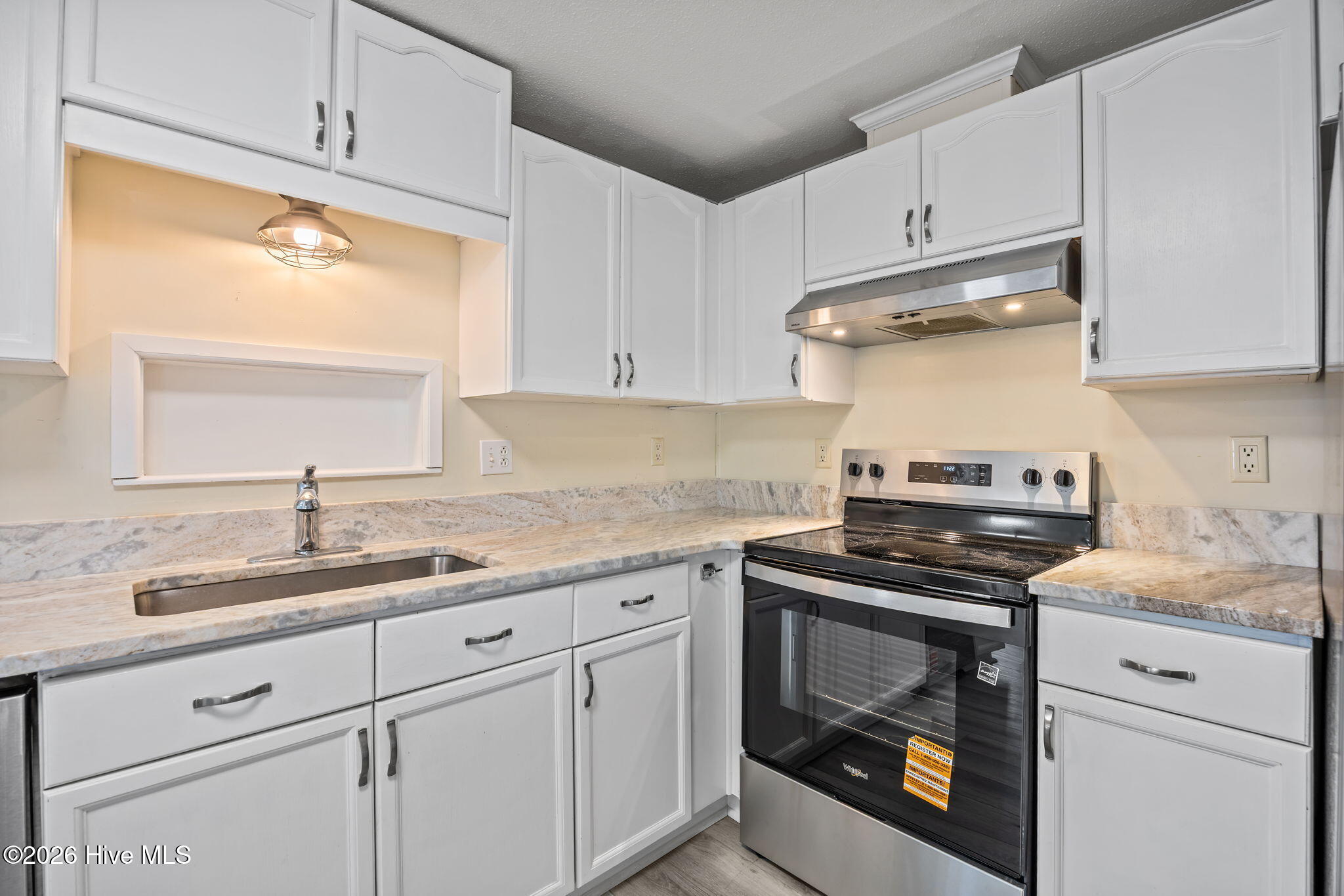 100564707 | Photo 13