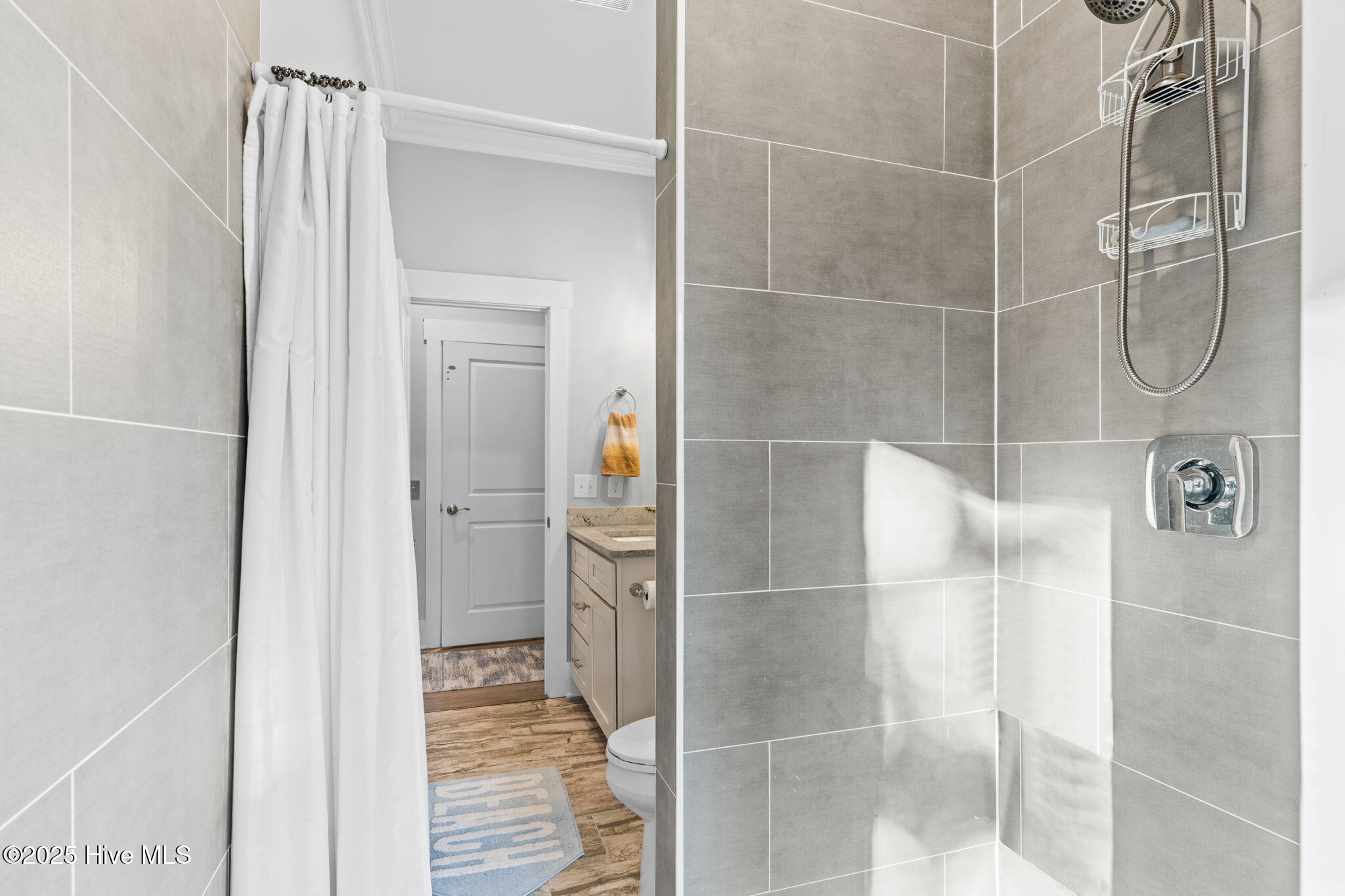 100542676 | Photo 44